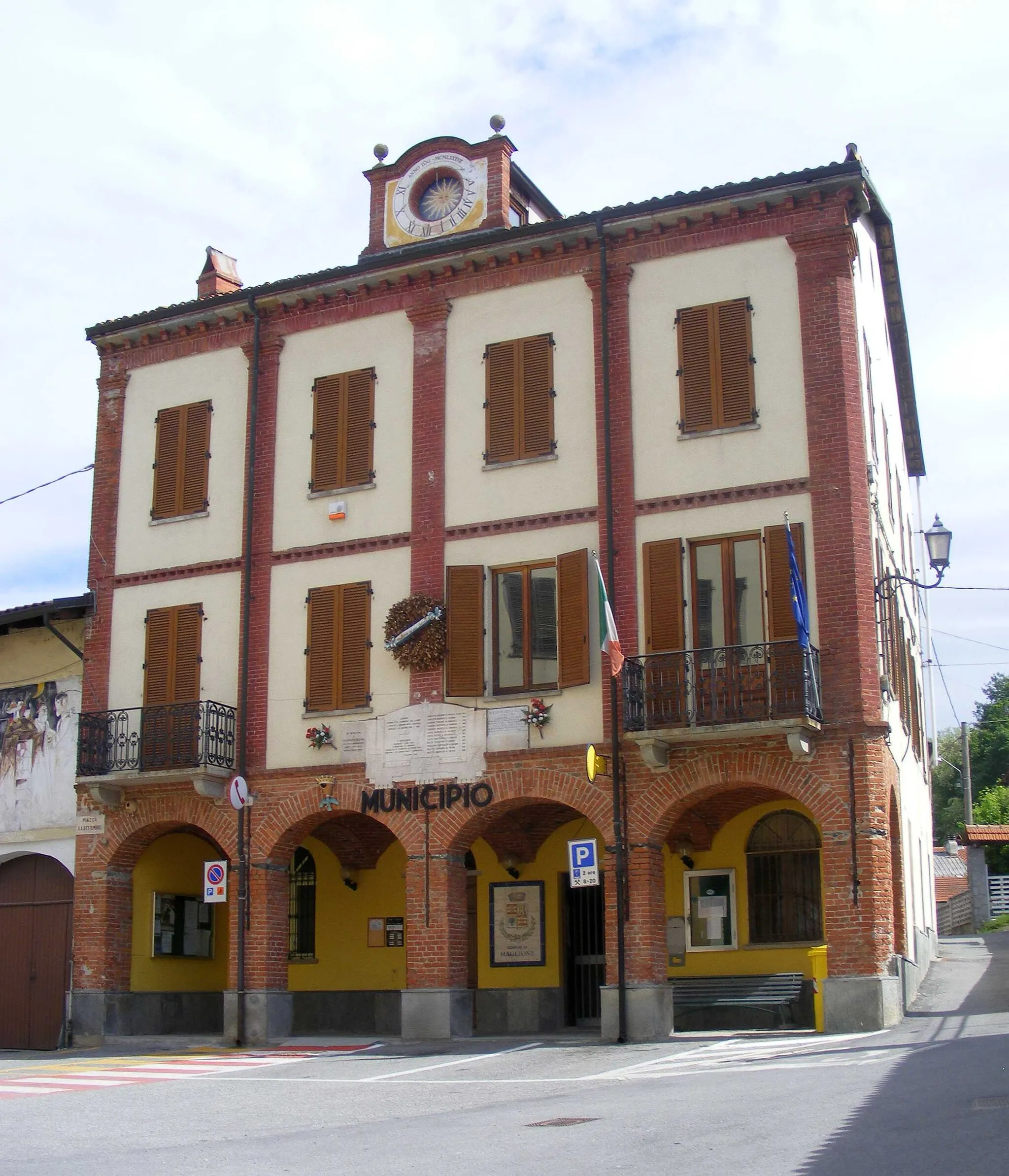 Photo showing: Maglione (TO, Italy): town hall