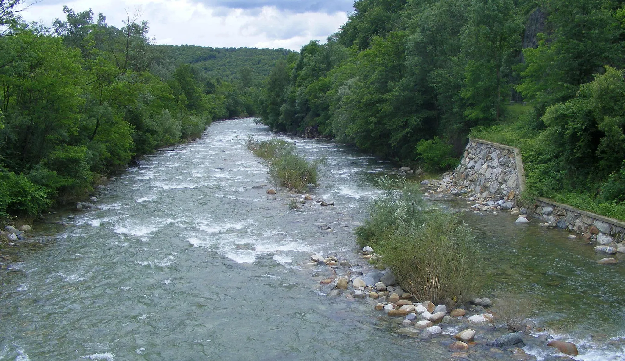 Photo showing: Chiusella creek between Vistrorio and Issiglio (TO, Italy)