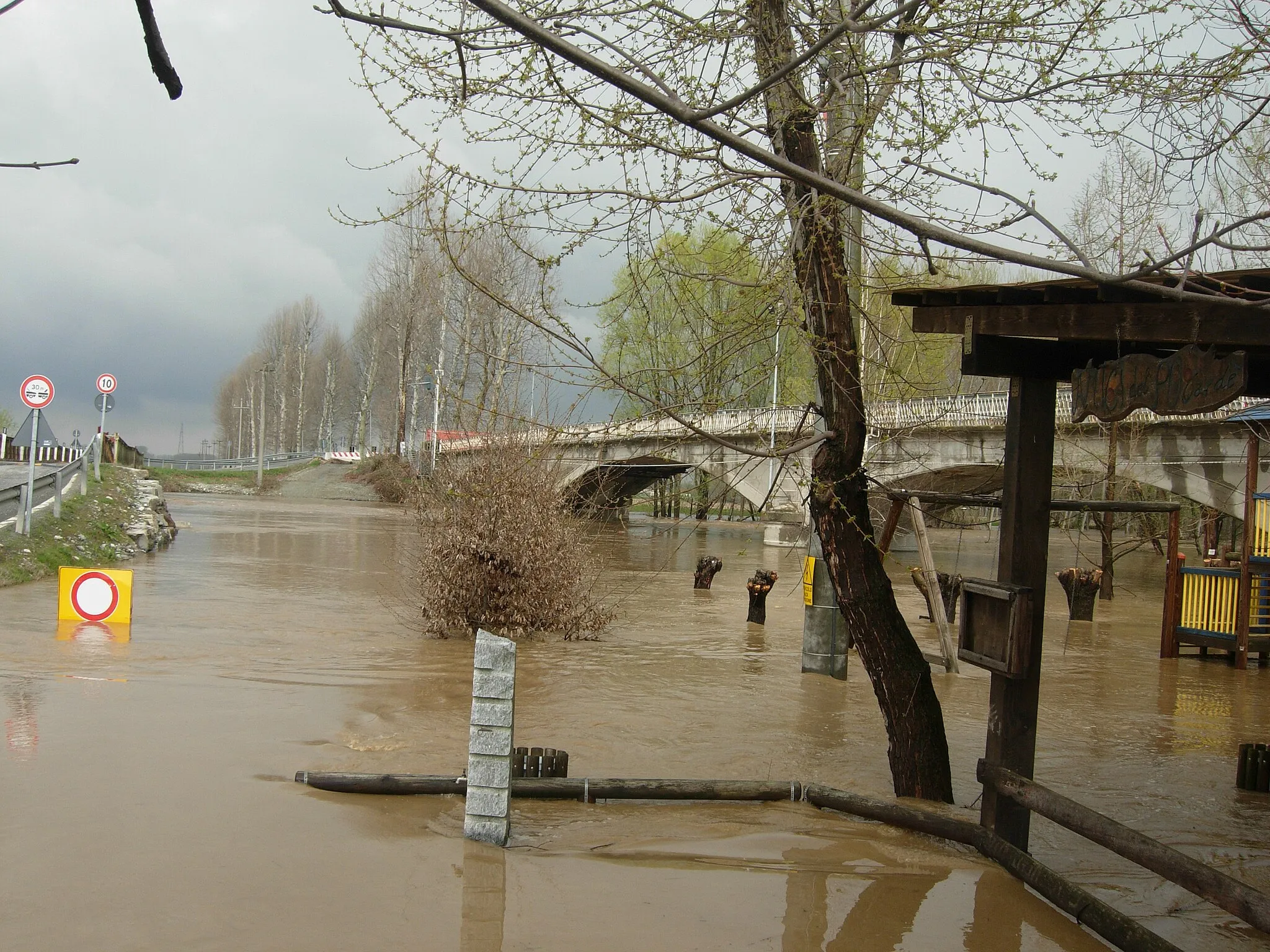 Photo showing: Alluvione del Po a Cardè il 2 Aprile 2009