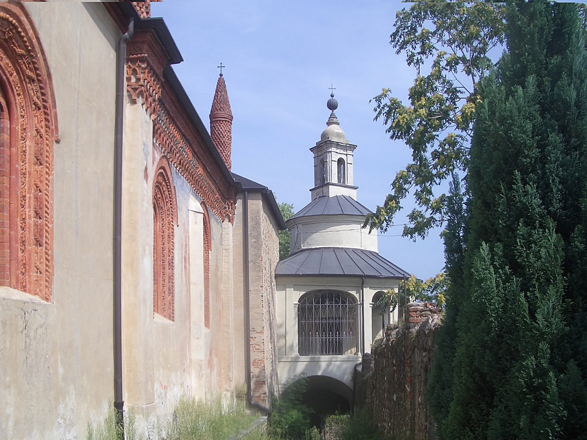 Photo showing: Valperga (TO), San Giorgio church, terracotta decorations