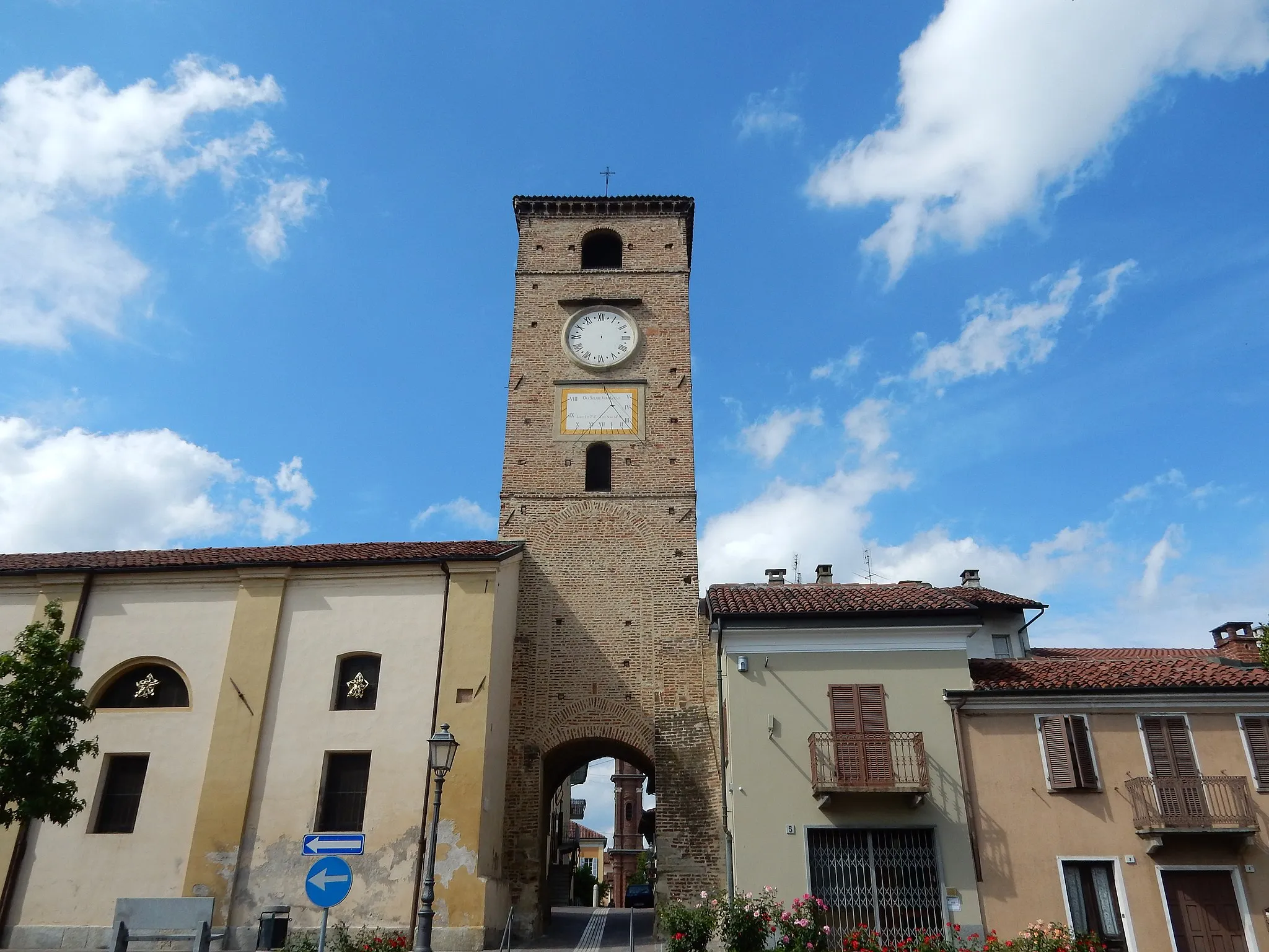 Photo showing: Porta - torre di accesso al centro storico