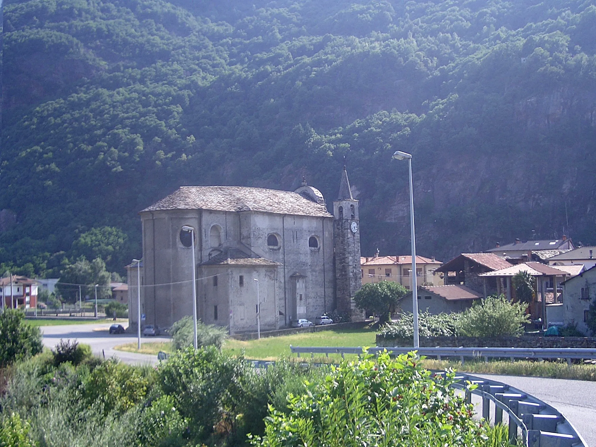 Photo showing: Tavagnasco, landscape with the parish church