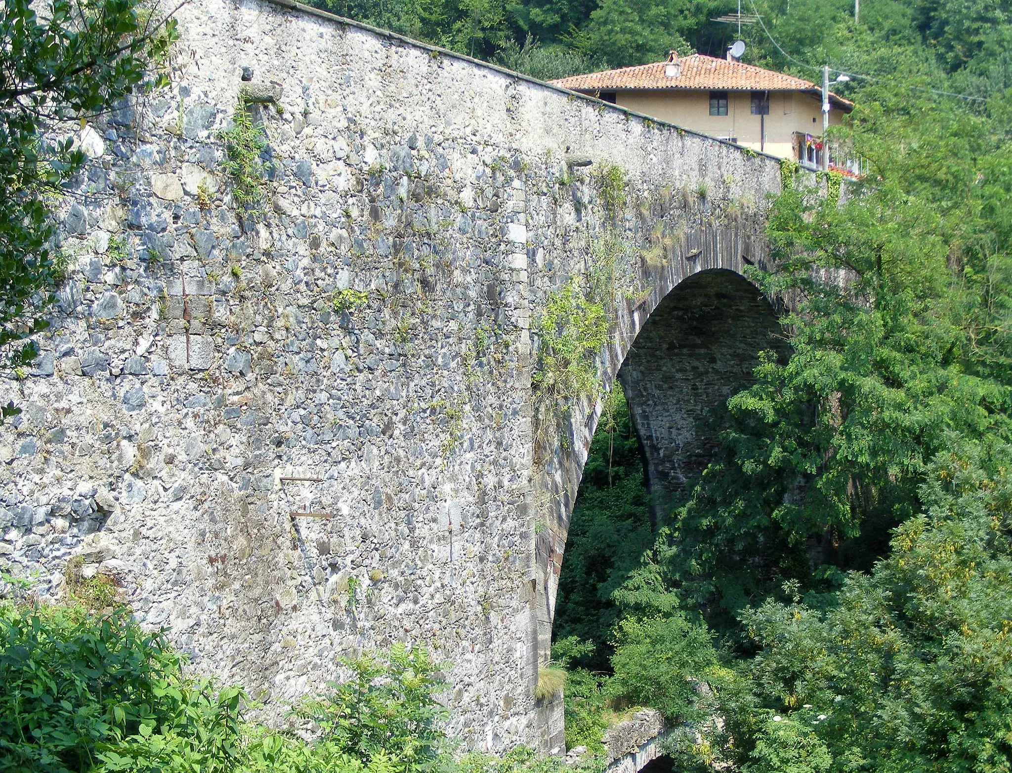 Photo showing: Ponte dei Preti (bridge on Chiusella creek), Strambinello, TO, Italy