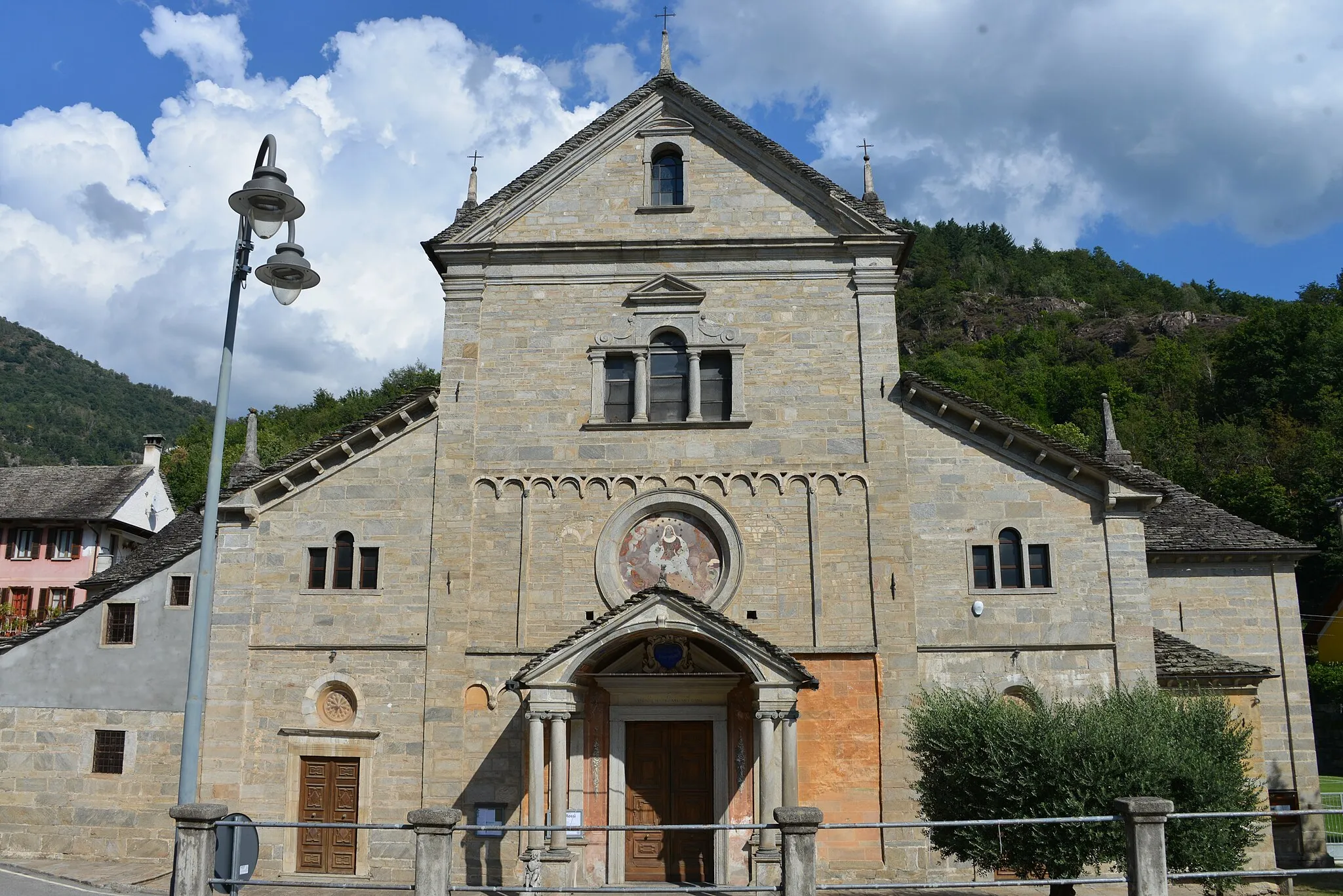 Photo showing: Facciata della chiesa di Santa Maria Assunta Montecrestese VB