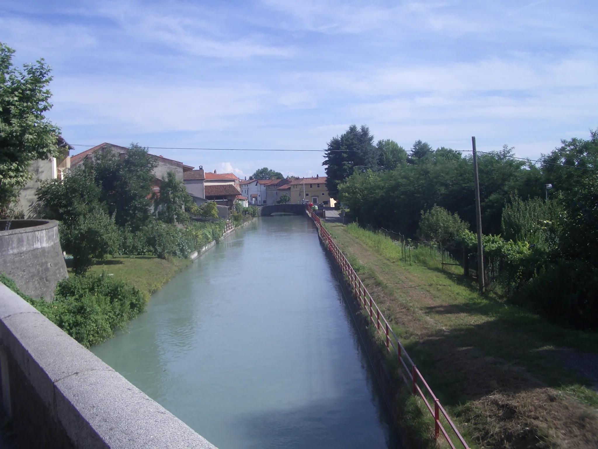 Photo showing: Vestignè, view of the "Naviglio di Ivrea"