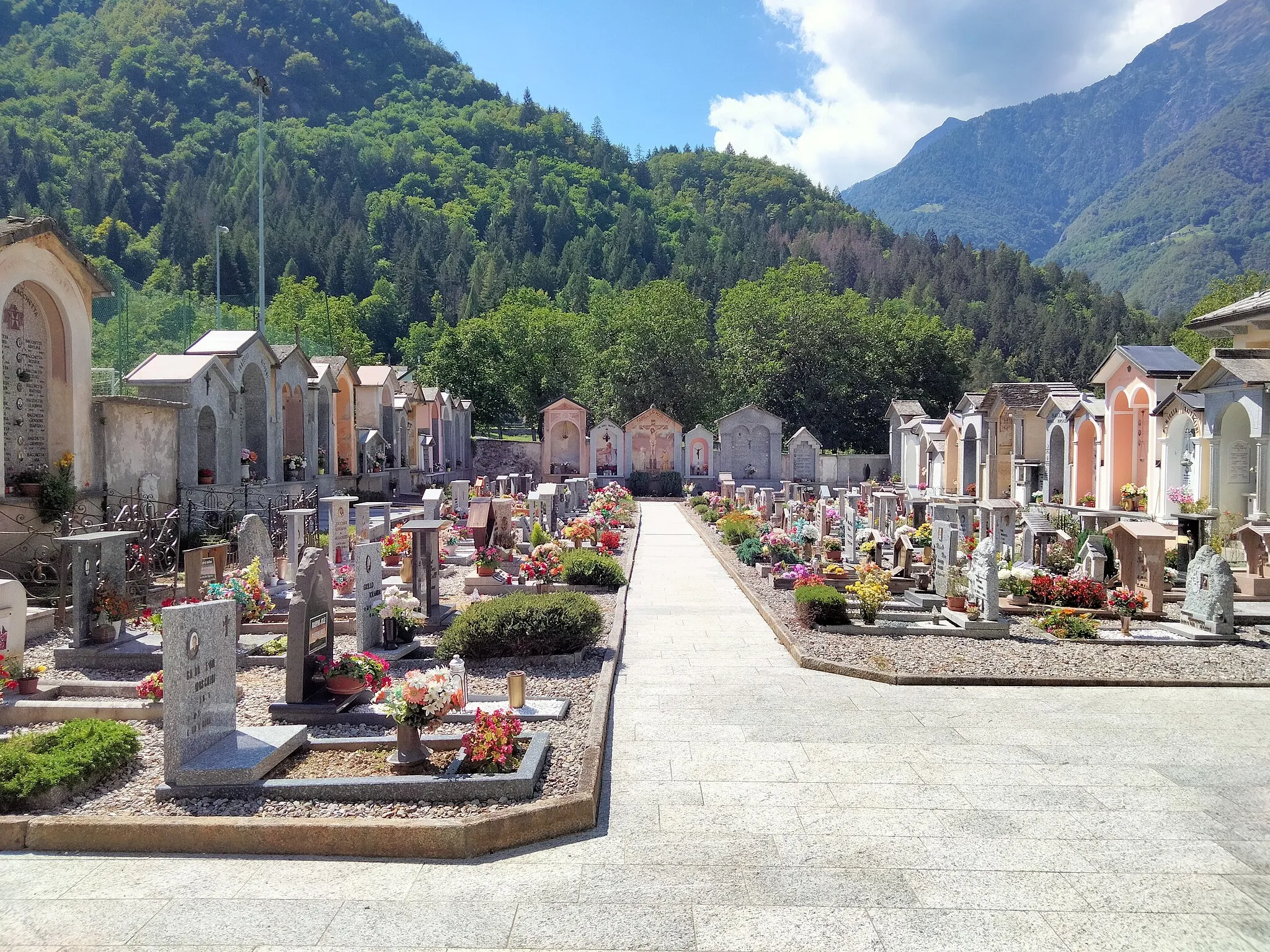 Photo showing: Cimitero di Bannio, frazione del comune di Bannio Anzino, nella provincia del Verbano-Cusio-Ossola, Italia.