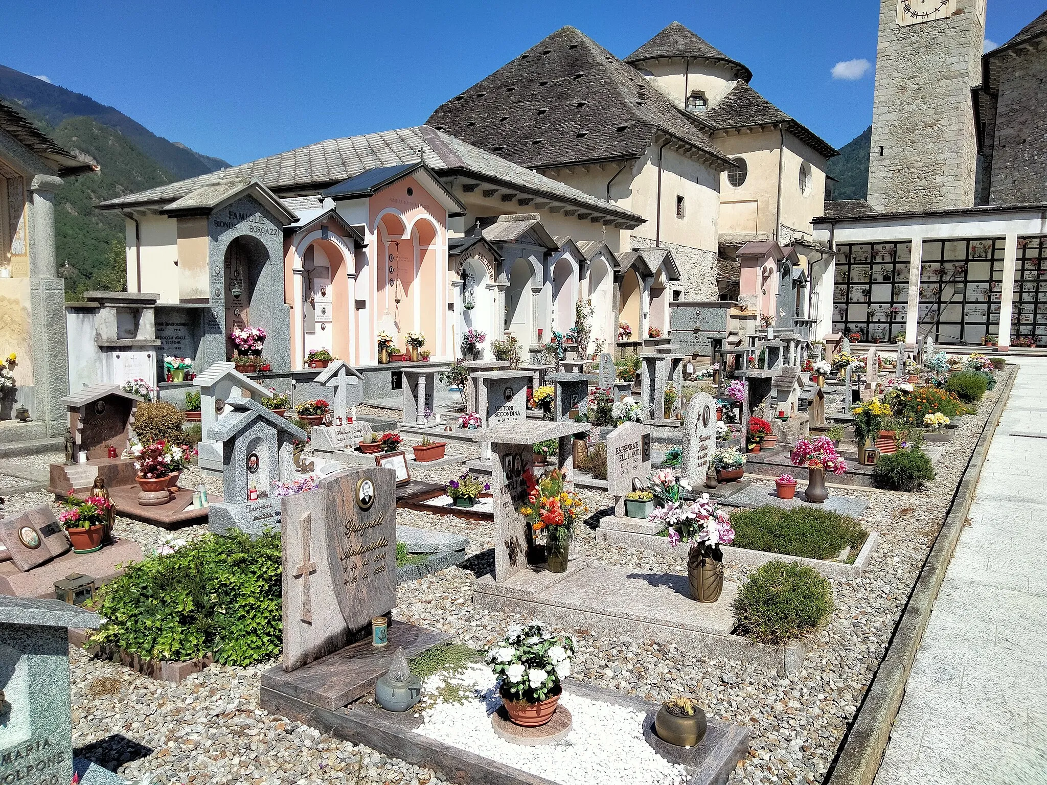 Photo showing: Cimitero di Bannio, frazione del comune di Bannio Anzino, nella provincia del Verbano-Cusio-Ossola, Italia.