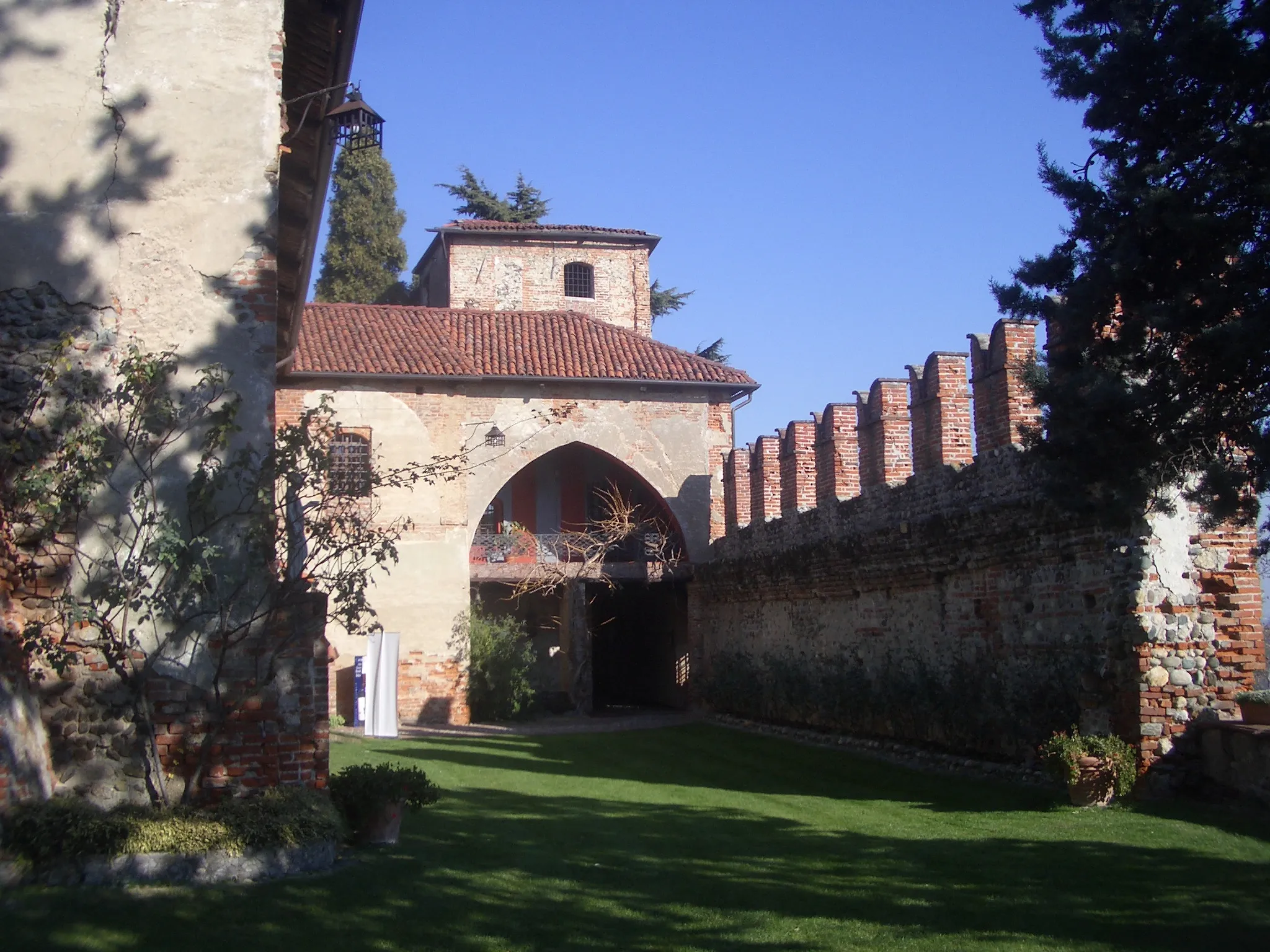 Photo showing: The castle, Moncrivello, Vercelli, Italy