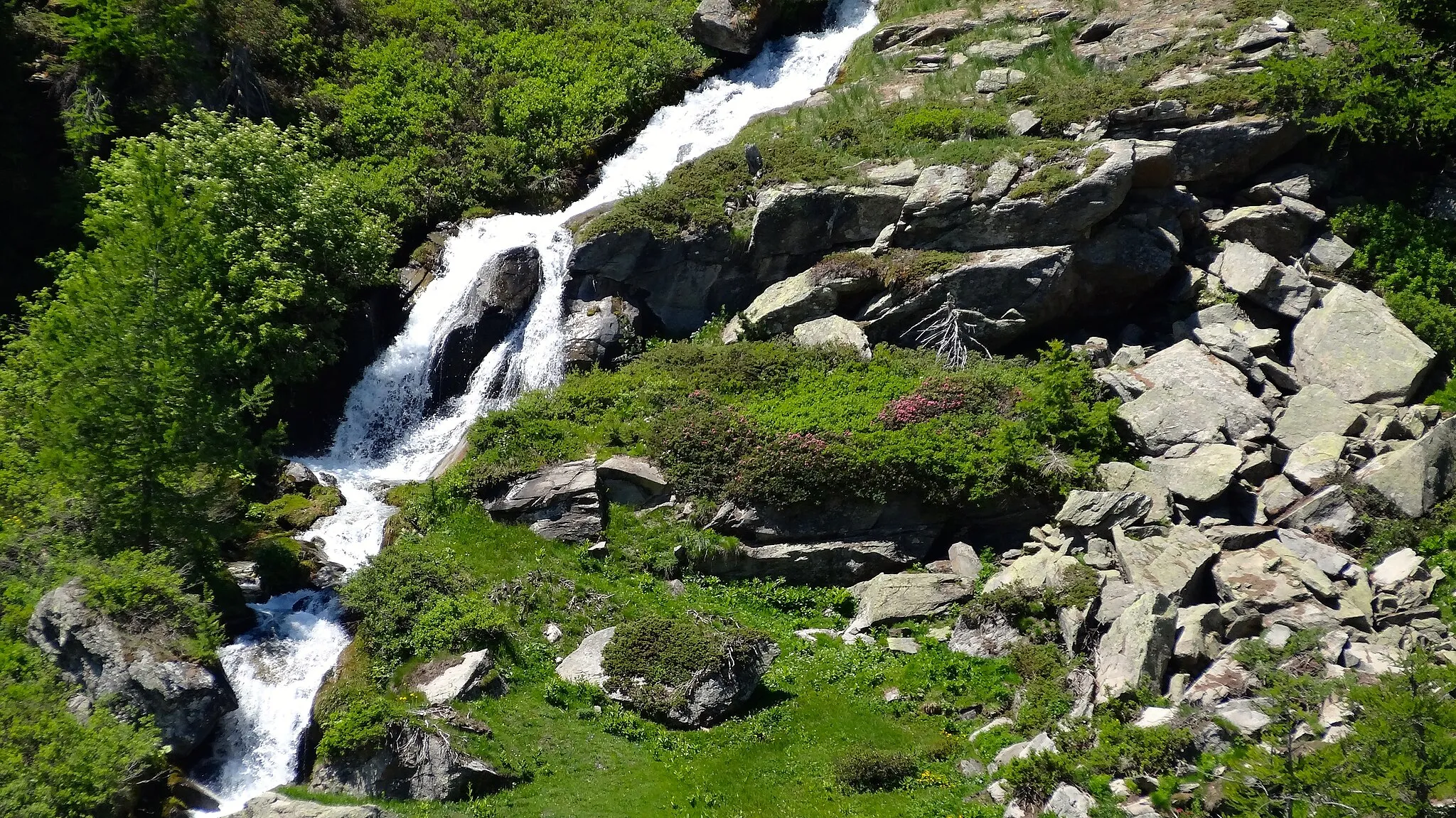 Photo showing: La vallée de la Clarée, située dans les Hautes-Alpes, proche de Montgenèvre et Briançon et collée à la frontière franco-italienne, est un site naturel classé, proposant des paysages exceptionnels, une nature et un patrimoine préservés. Elle est traversée par la Clarée.