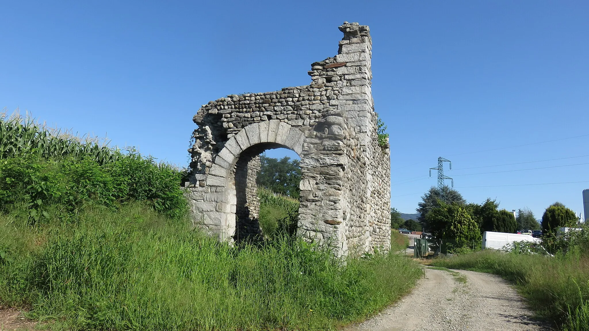 Photo showing: Paruzzaro porta medievale sud