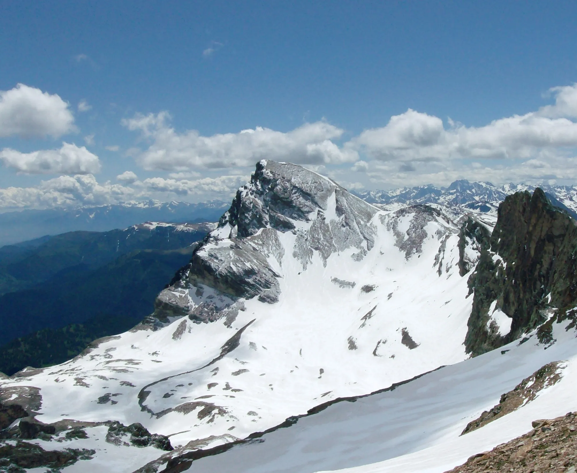 Photo showing: Il versante settentrionale del monte Chersogno visto dal colle delle Sagne