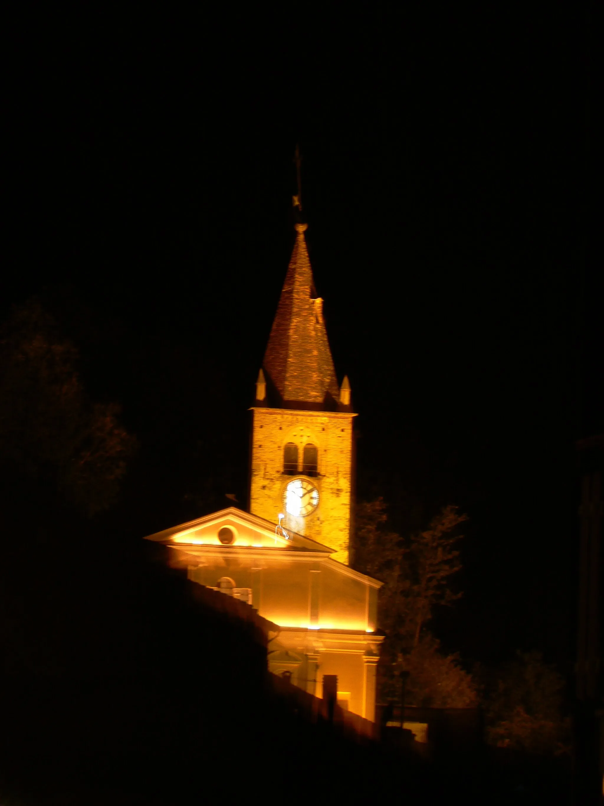 Photo showing: Vista notturna della chiesa S. Maria nel centro storico di Avigliana
