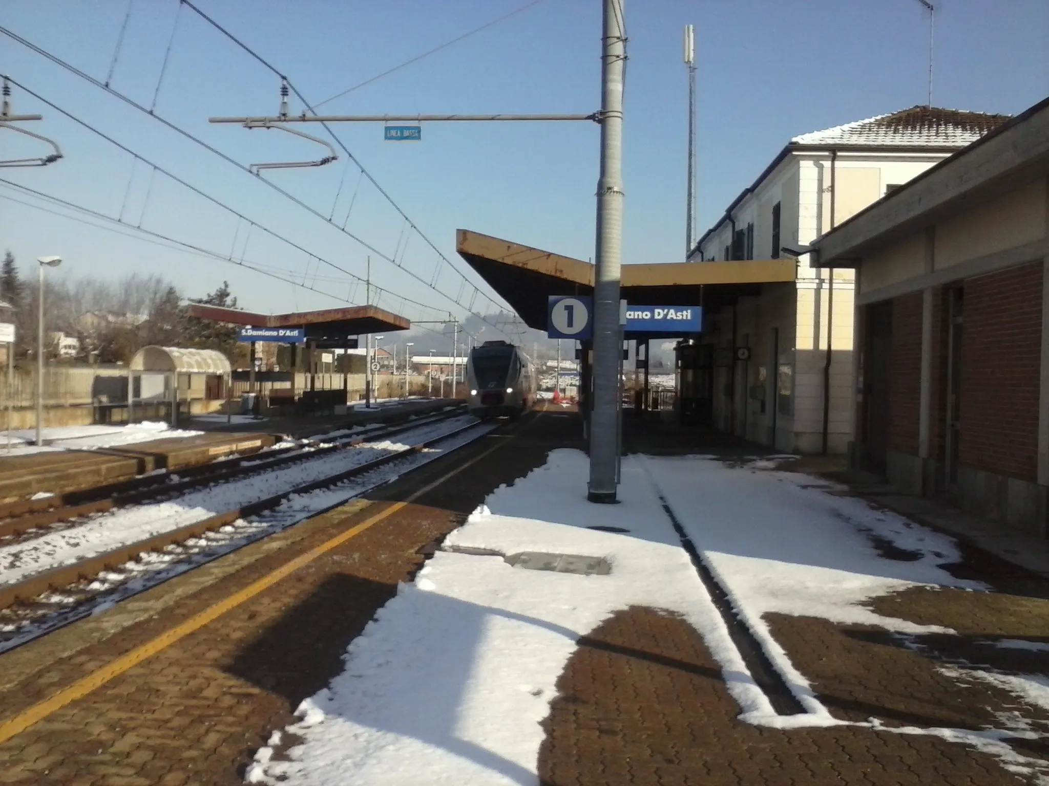 Photo showing: Treno Minuetto in arrivo nella stazione di San Damiano d'Asti (AT), Italia.