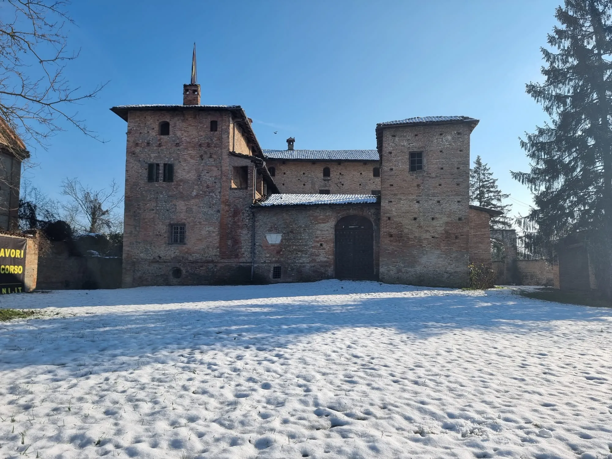 Photo showing: Castello Sforzini di Castellar Ponzano in inverno