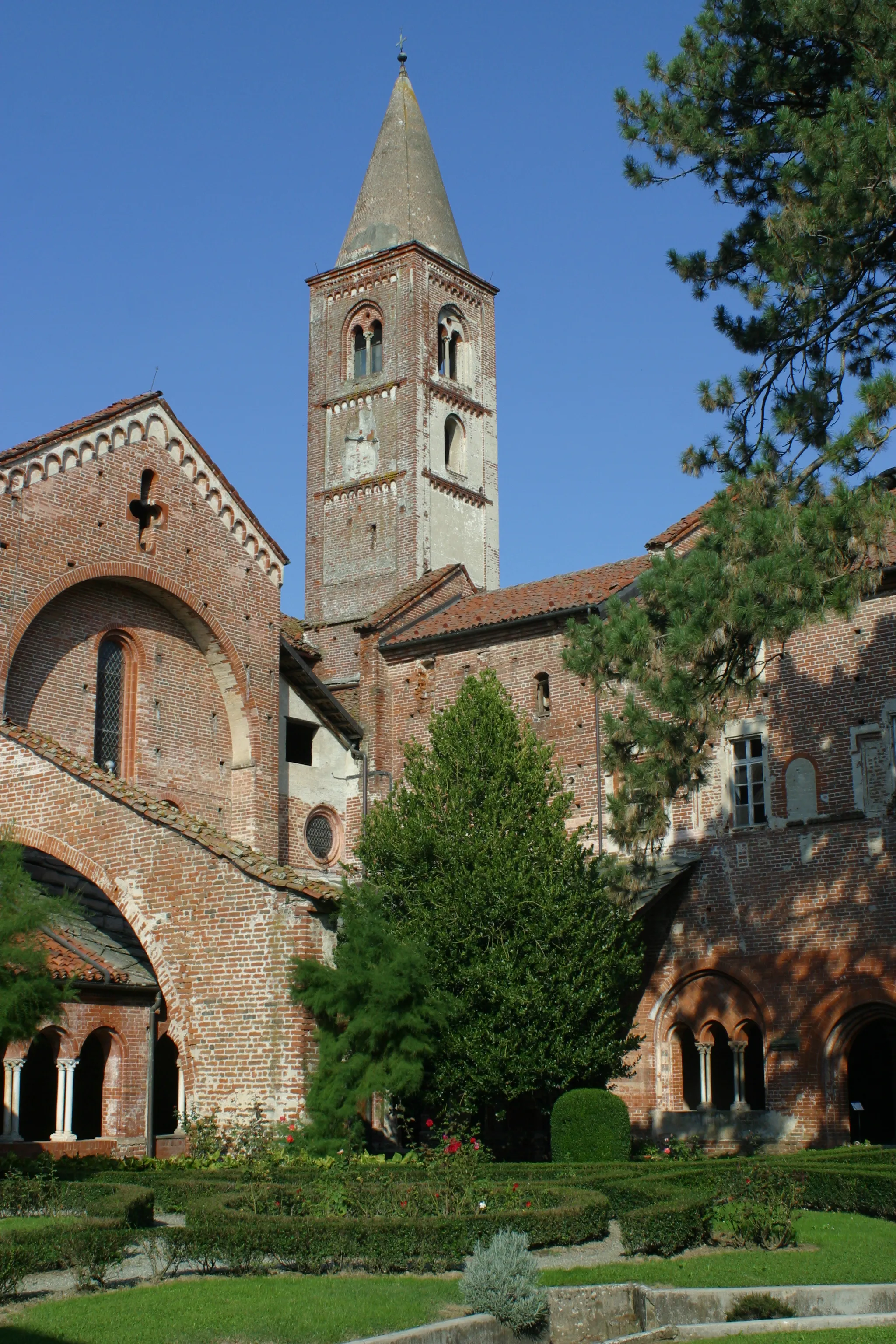 Photo showing: Abbazia Cistercense di Staffarda