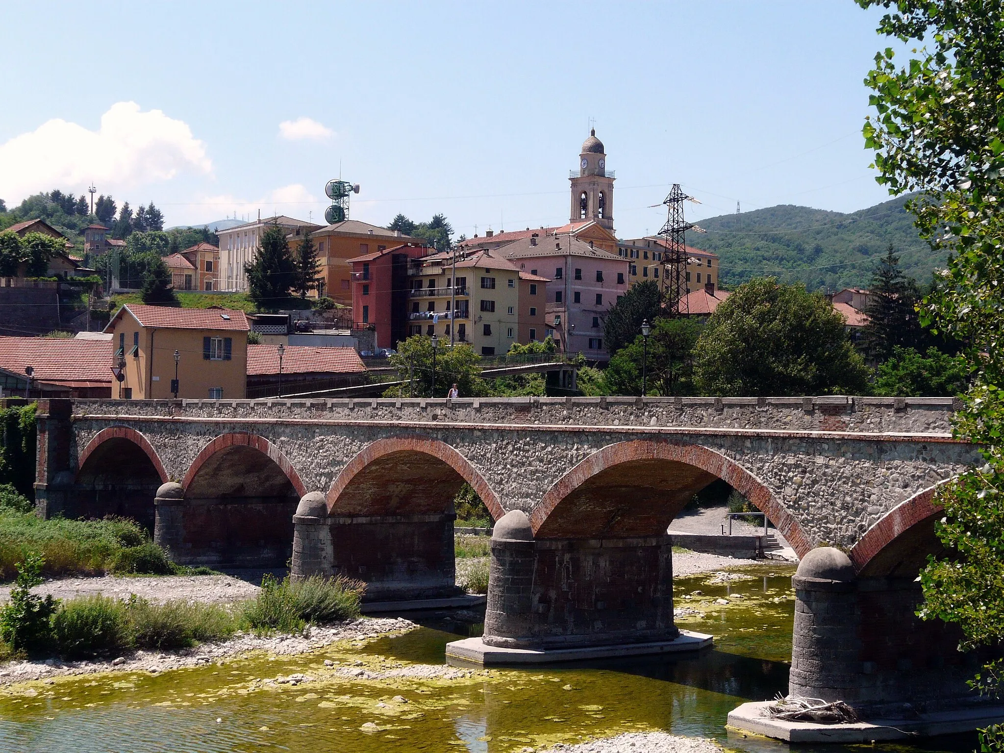 Photo showing: Panorama di Busalla, Liguria, Italia