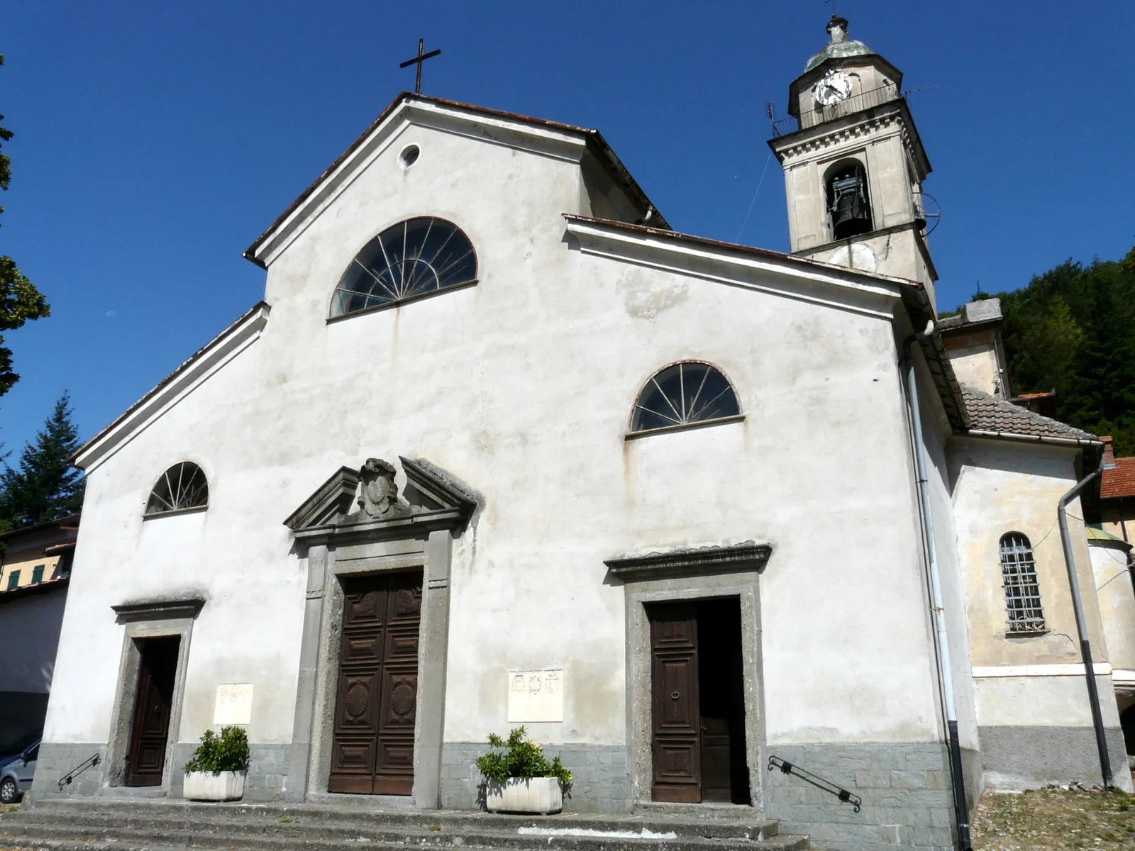 Photo showing: Facciata della chiesa di Santa Croce, Crocefieschi, Liguria, Italia