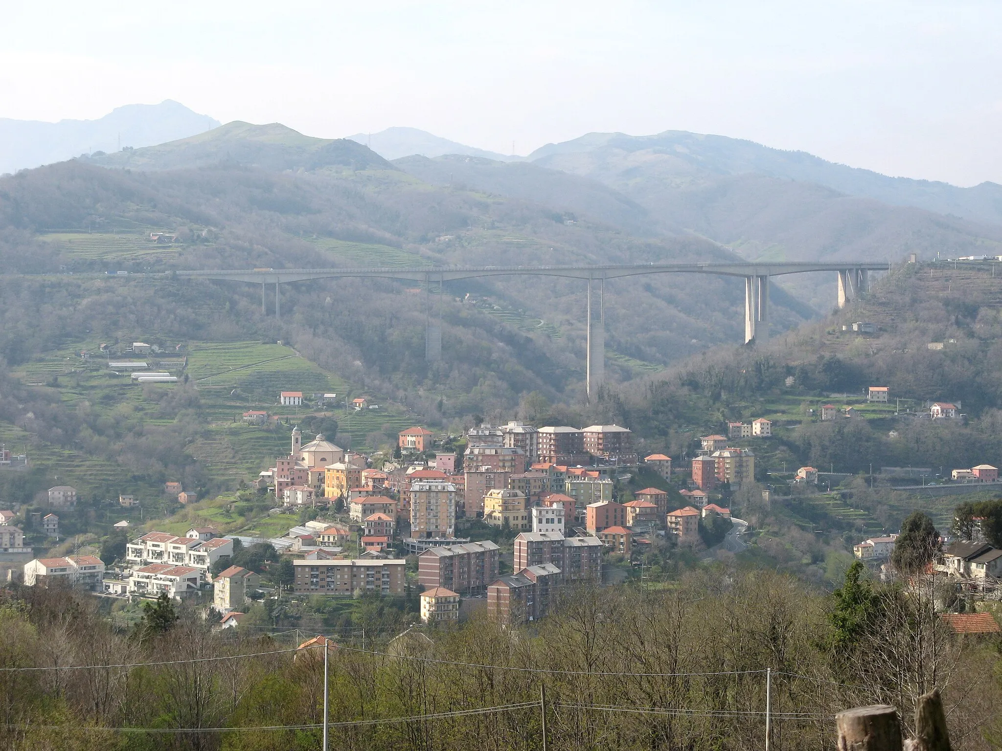 Photo showing: Vista del paese di Mele in provincia di Genova