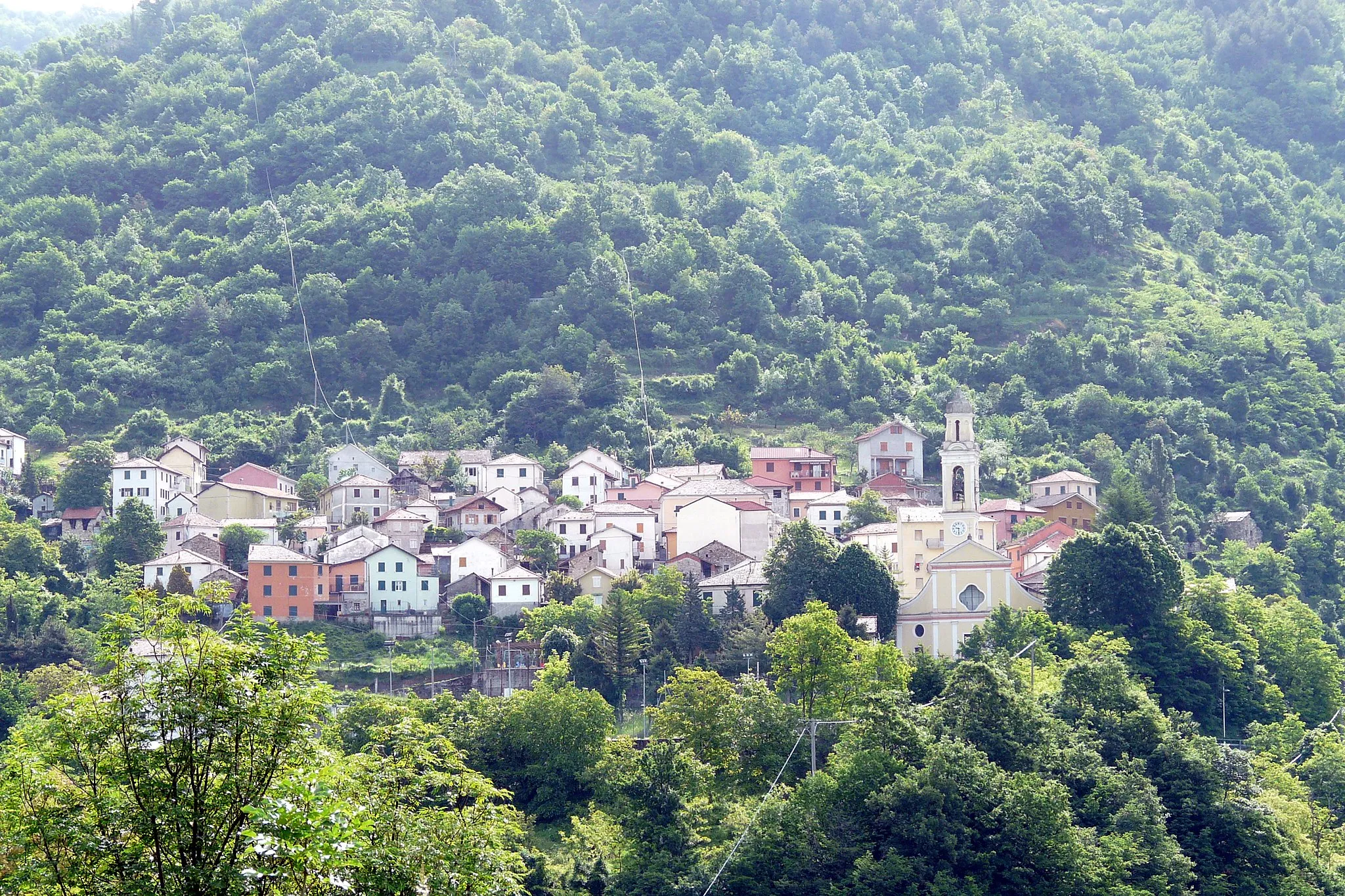 Photo showing: Panorama della frazione di Vallenzona, Vobbia, Liguria, Italia