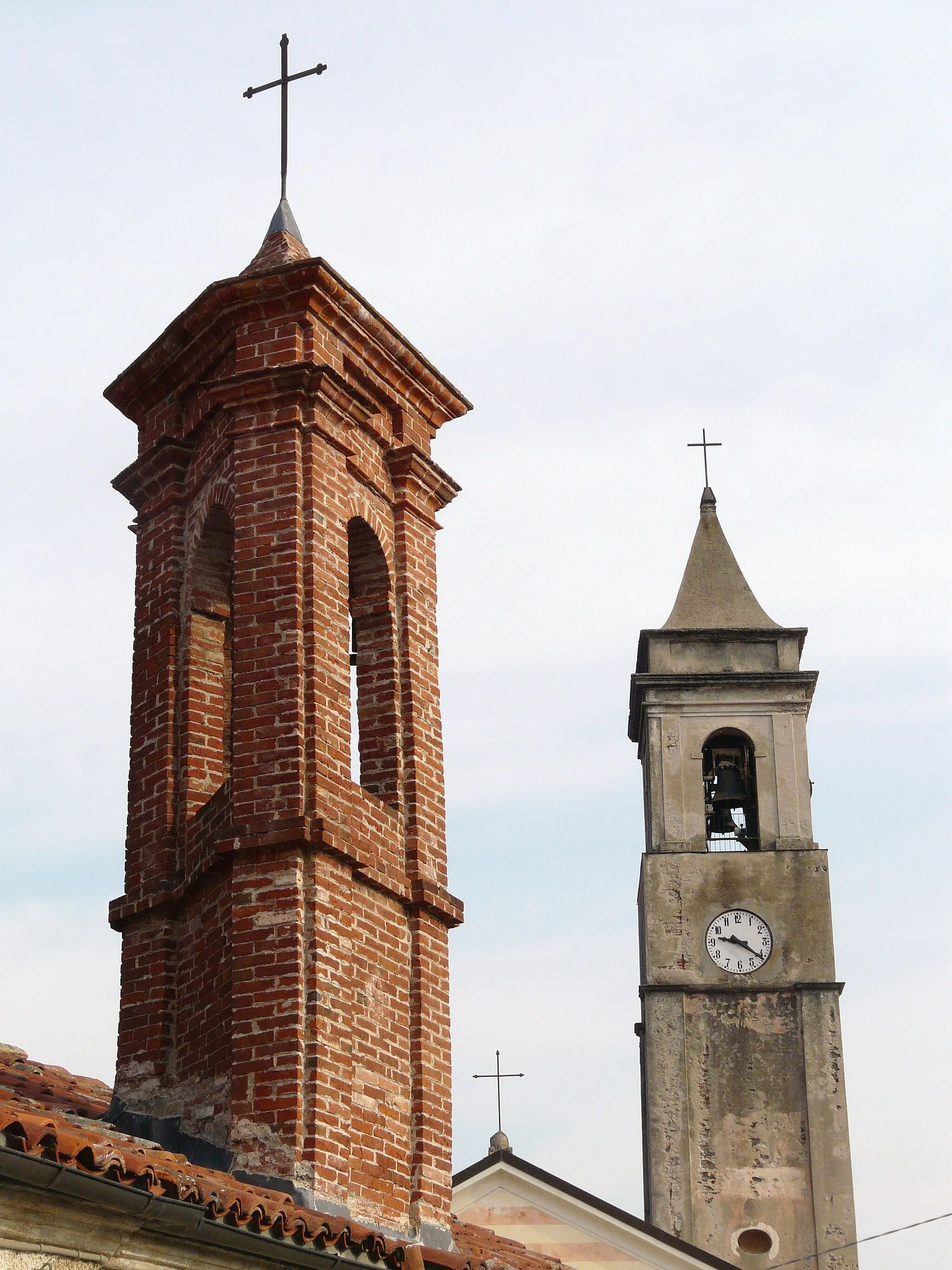 Photo showing: Church towers of "oratorio dei displinanti" (left) and "dell'Immacolata Concezione" (right) in Cosseria, Italy