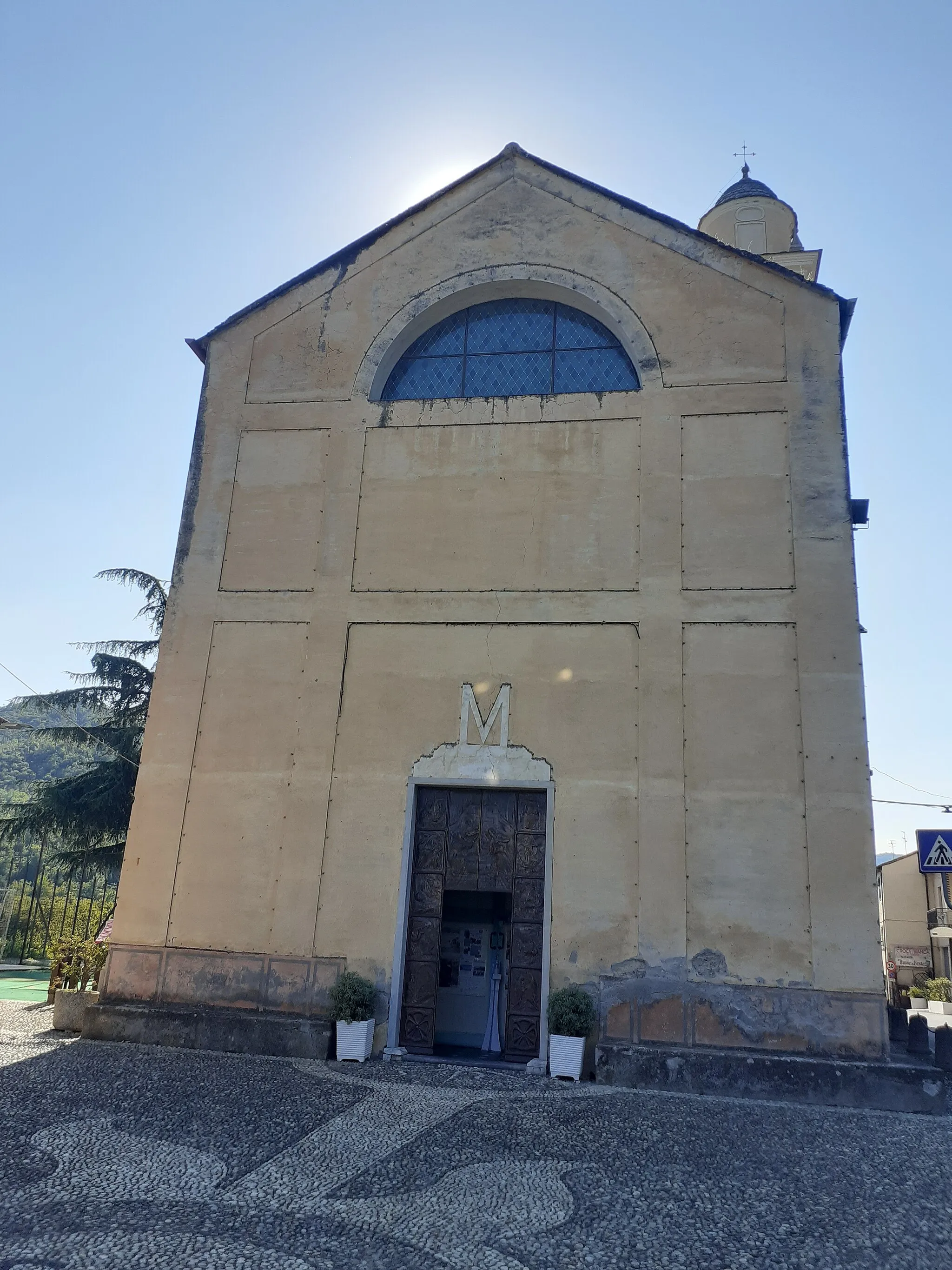 Photo showing: Gêxa paruchiâle da Nativitài de Maìa (Garlenda, Sv), esternu