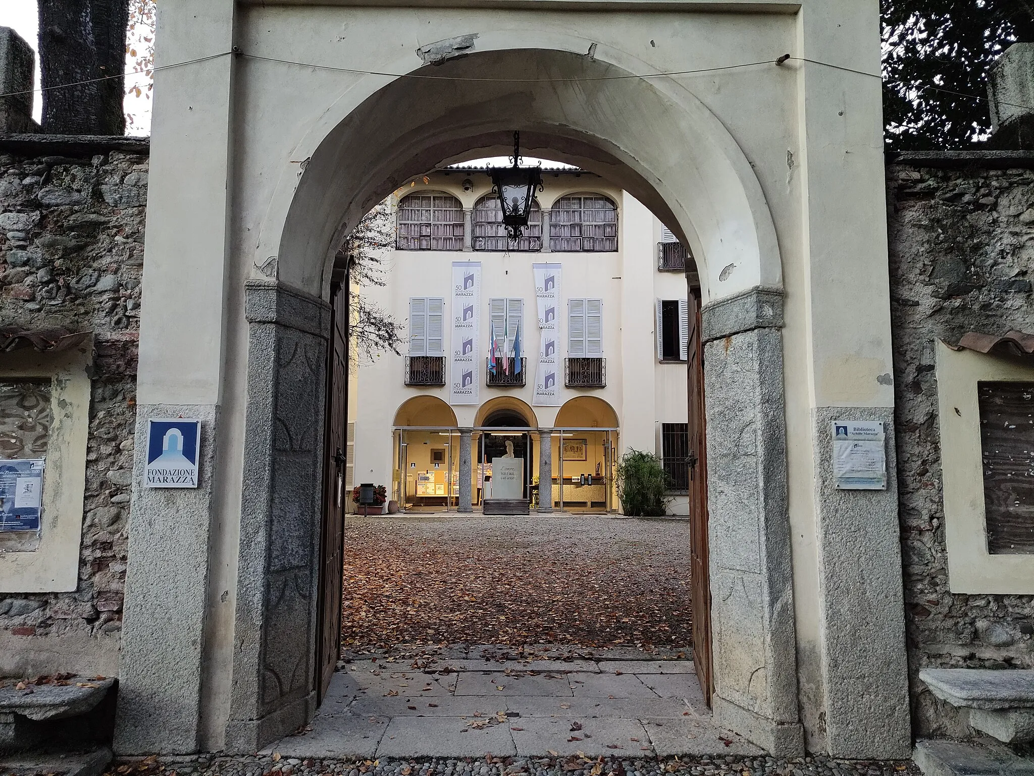 Photo showing: Biblioteca pubblica e Casa della cultura. Fondazione Achille Marazza