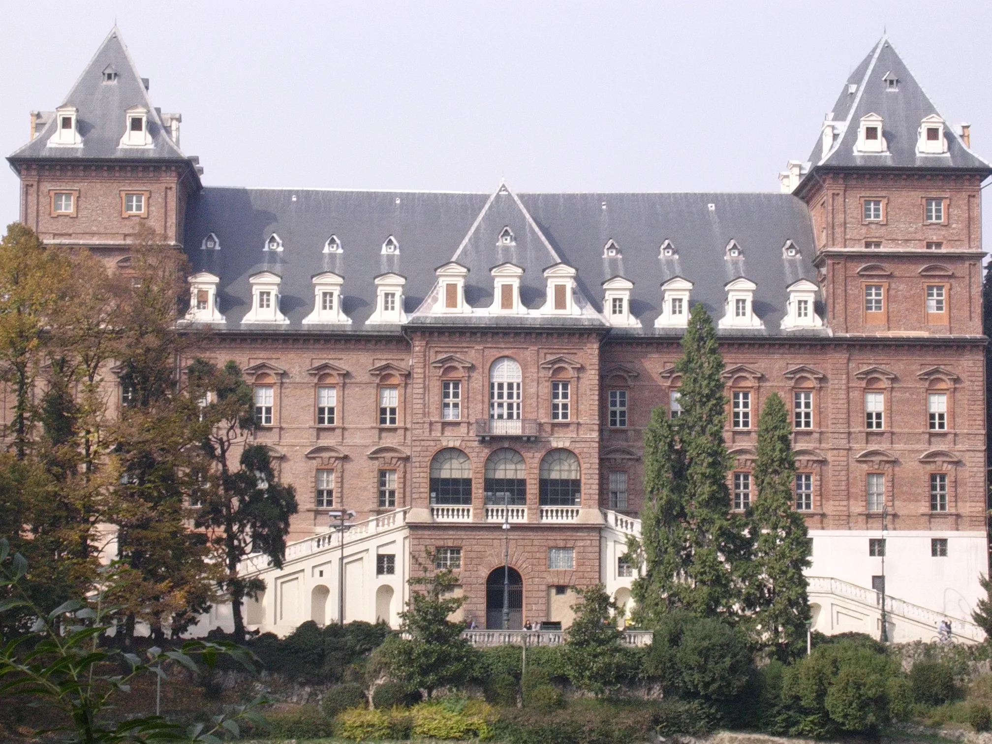 Photo showing: Castello del Valentino - Una veduta del prospetto opposto affacciato sul Po