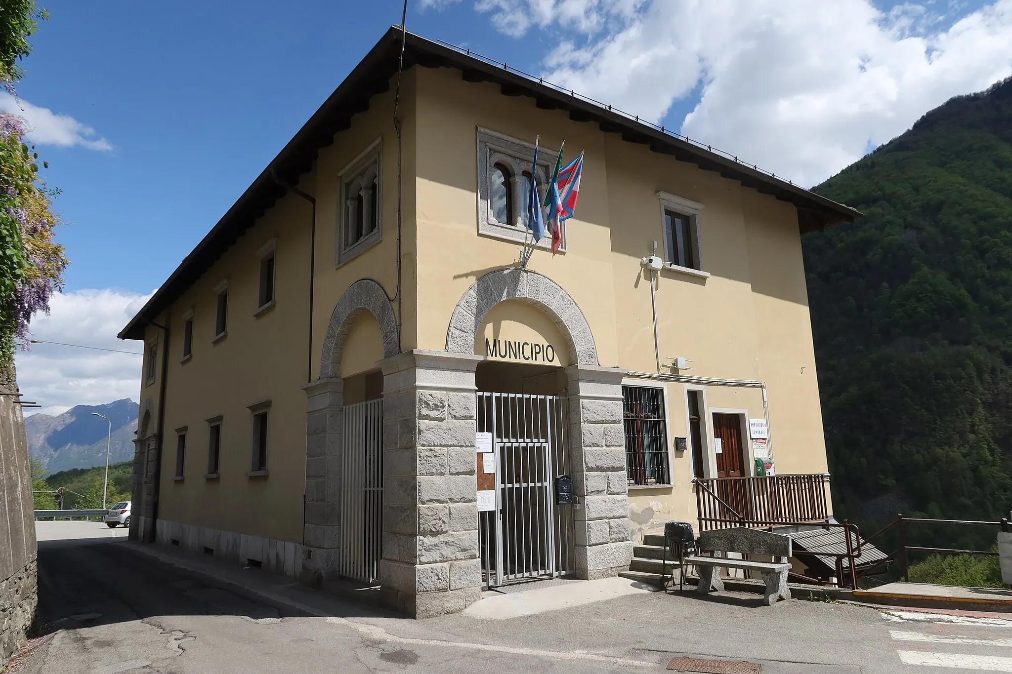 Photo showing: Calasca Castiglione Municipio