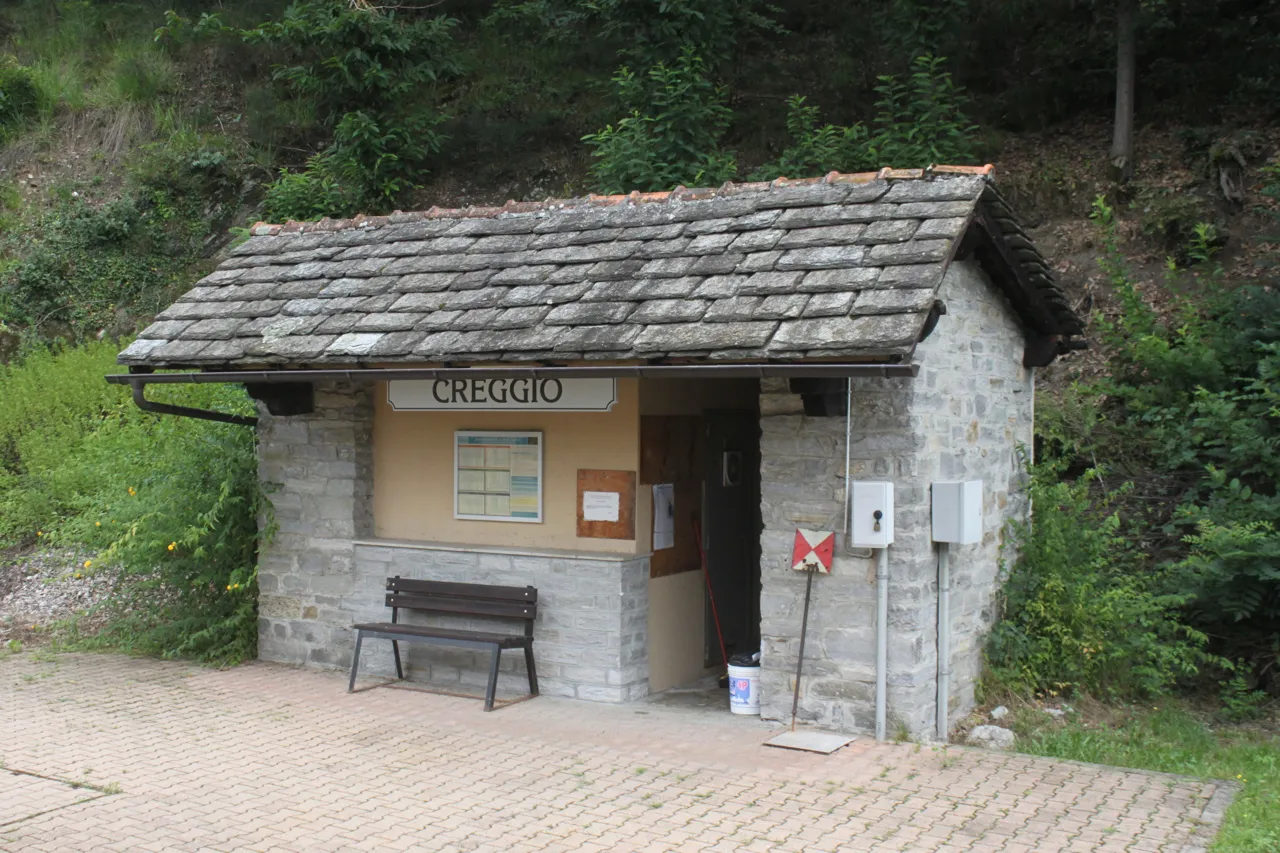 Photo showing: Creggio train station.