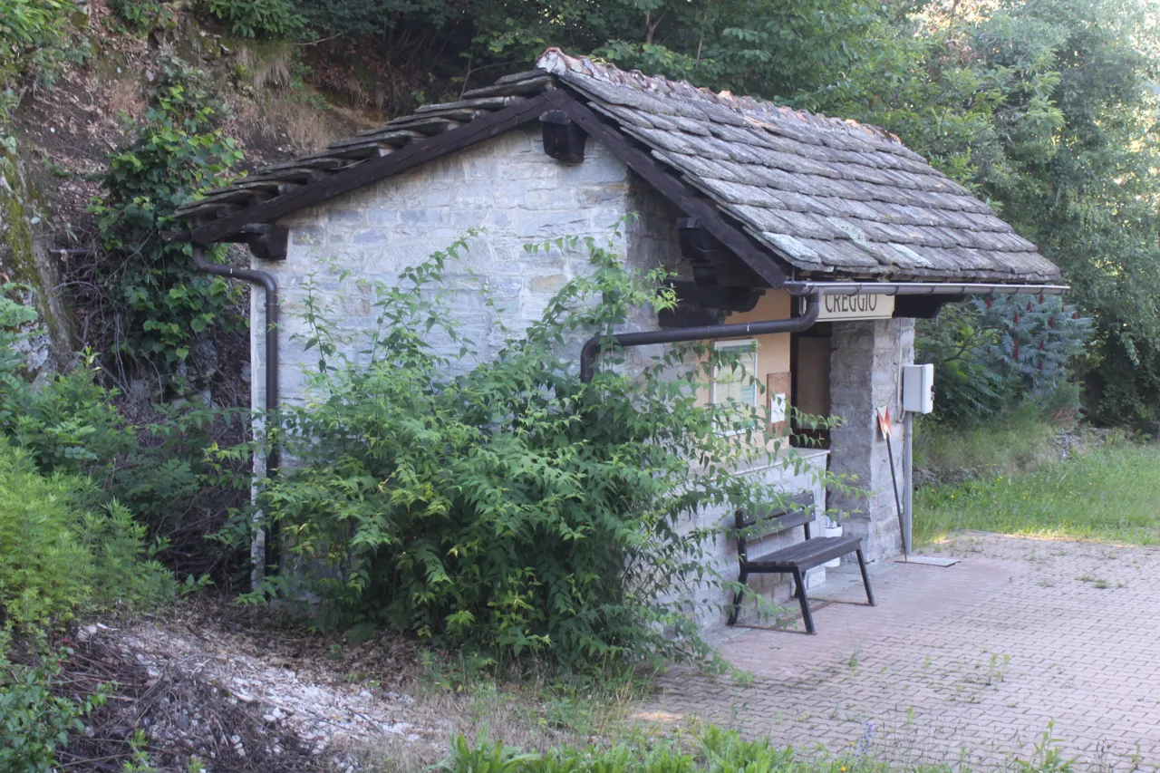 Photo showing: Creggio train station.