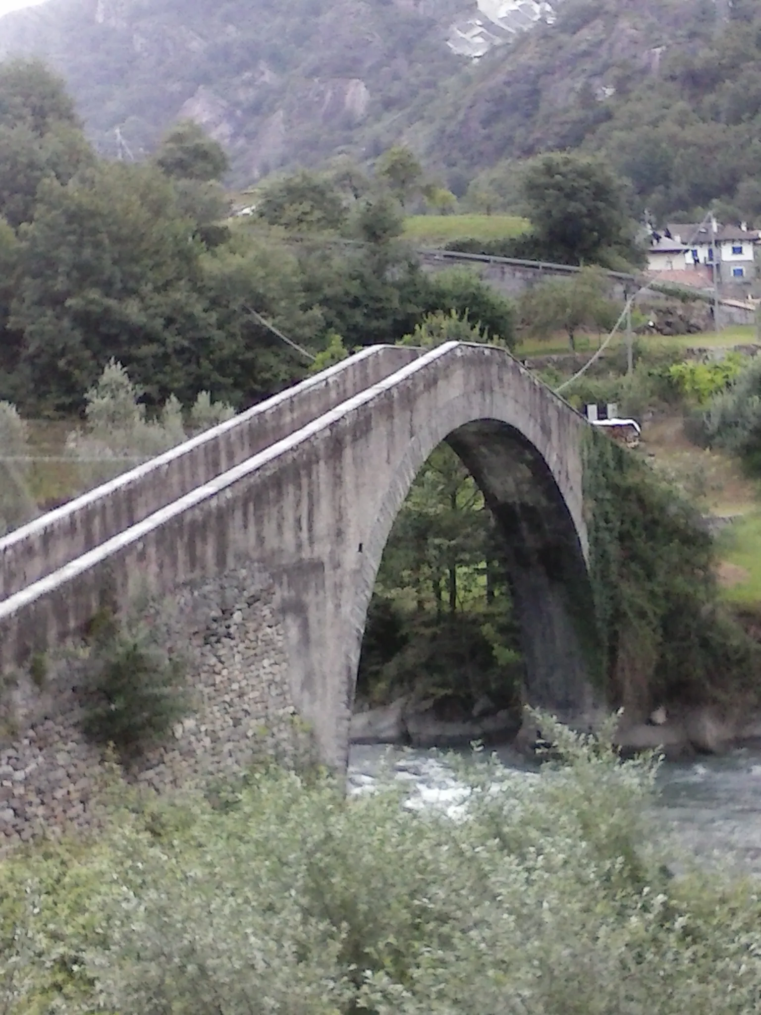 Photo showing: Bridge over the Toce river near Pontemaglio in Italy
