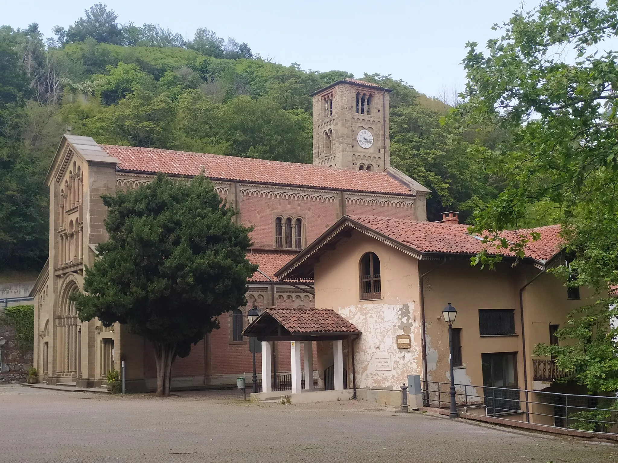 Photo showing: Veduta complesso San Genesio