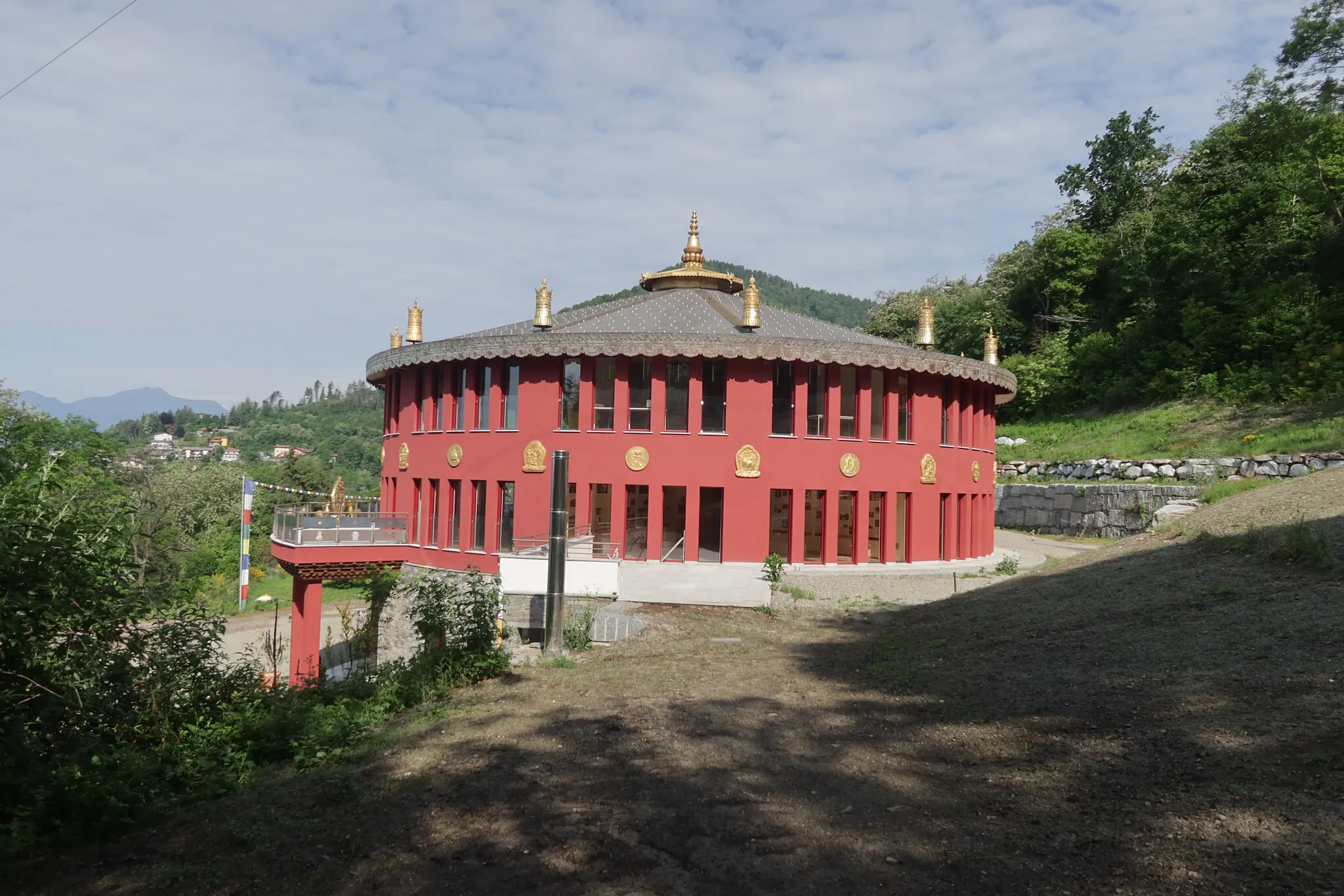 Photo showing: Albagnano tempio buddista