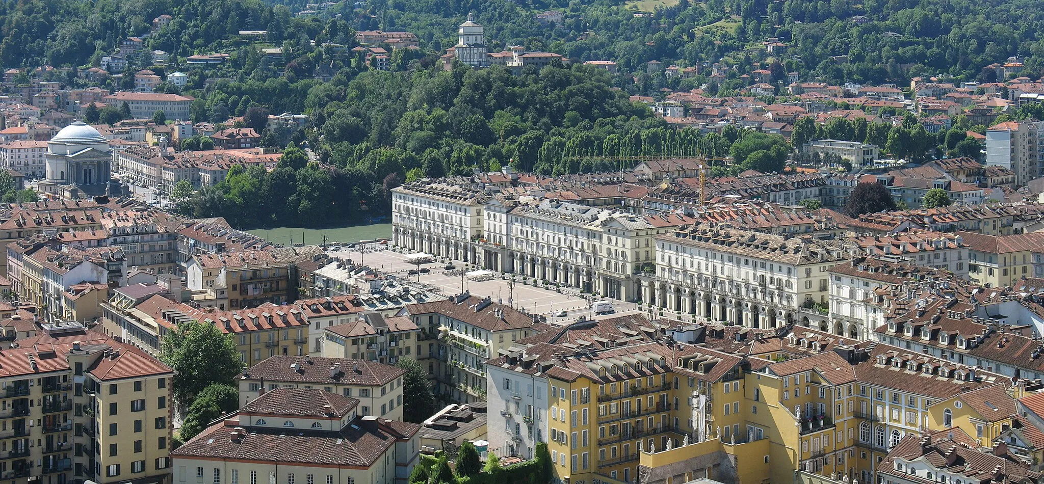 Photo showing: Piazza Vittorio Veneto, chiesa Gran Madre di Dio e Monte dei Cappucini in Torino.