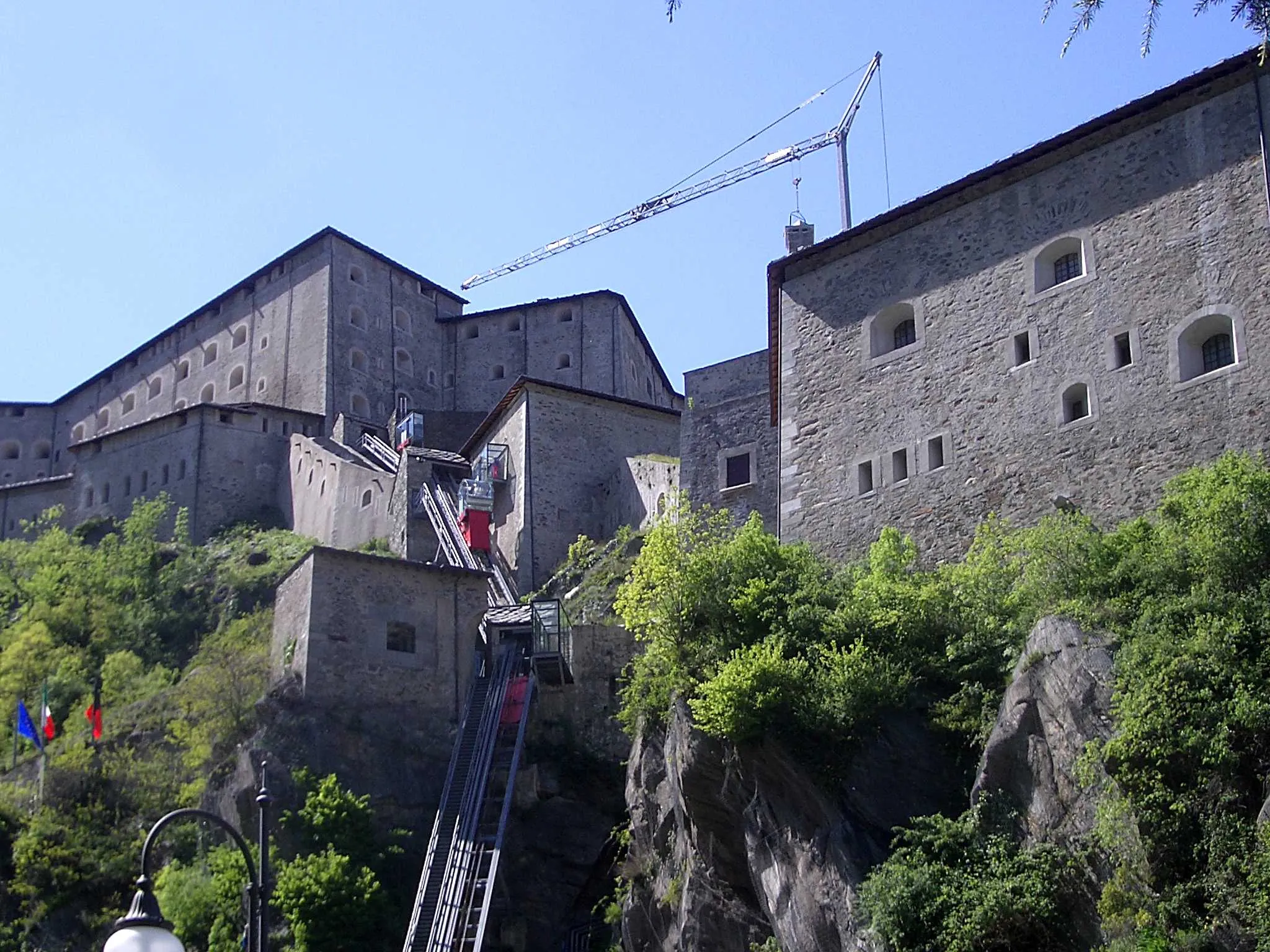 Photo showing: Bard, (Aosta Valley region), funicular railway