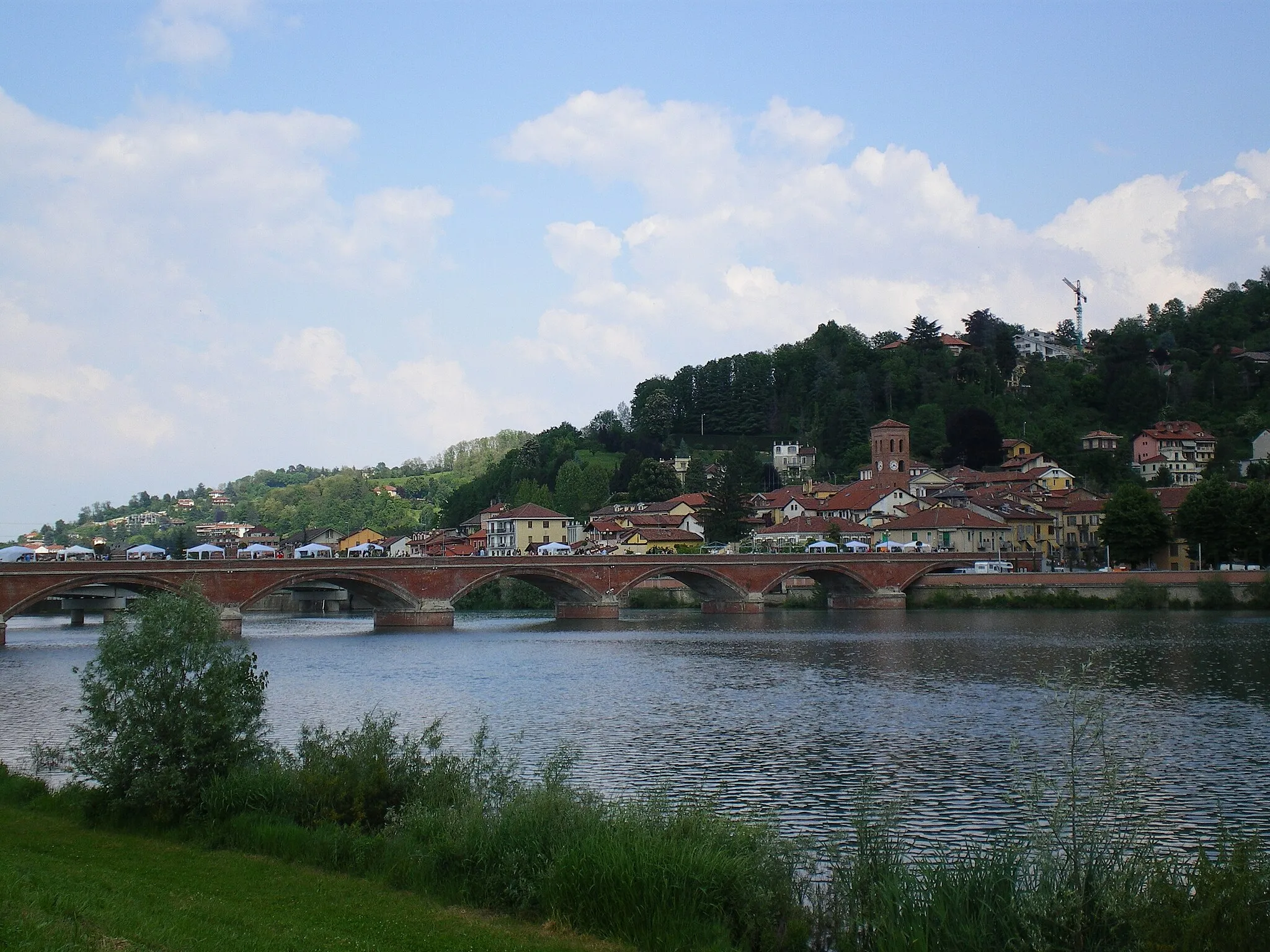 Photo showing: San Mauro Torinese: ponte Vittorio Emanuele II e centro storico