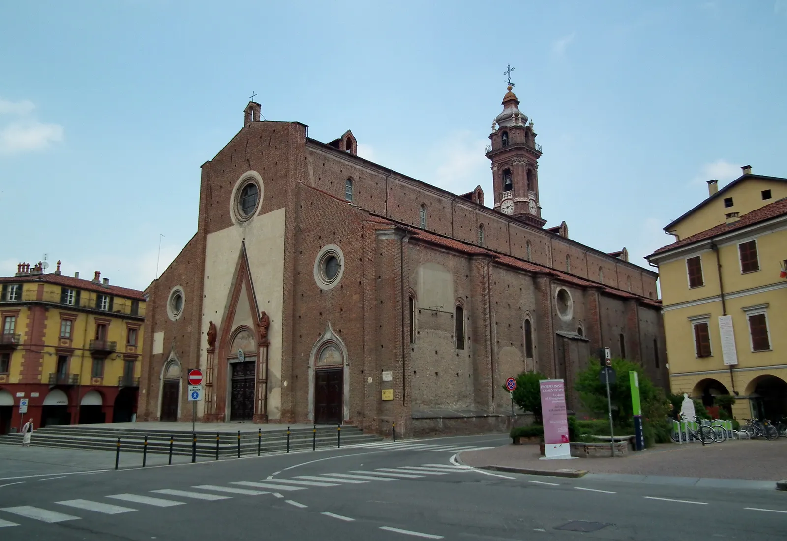 Photo showing: cathedral of Our Lady of the Assumption

Native name
Duomo di Saluzzo Location
Saluzzo, Piedmont, Italy Coordinates
44° 38′ 41.32″ N, 7° 29′ 35.34″ E Established
1491 Authority file

: Q2942780
VIAF: 123620076
LCCN: nr98023956
WorldCat
institution QS:P195,Q2942780