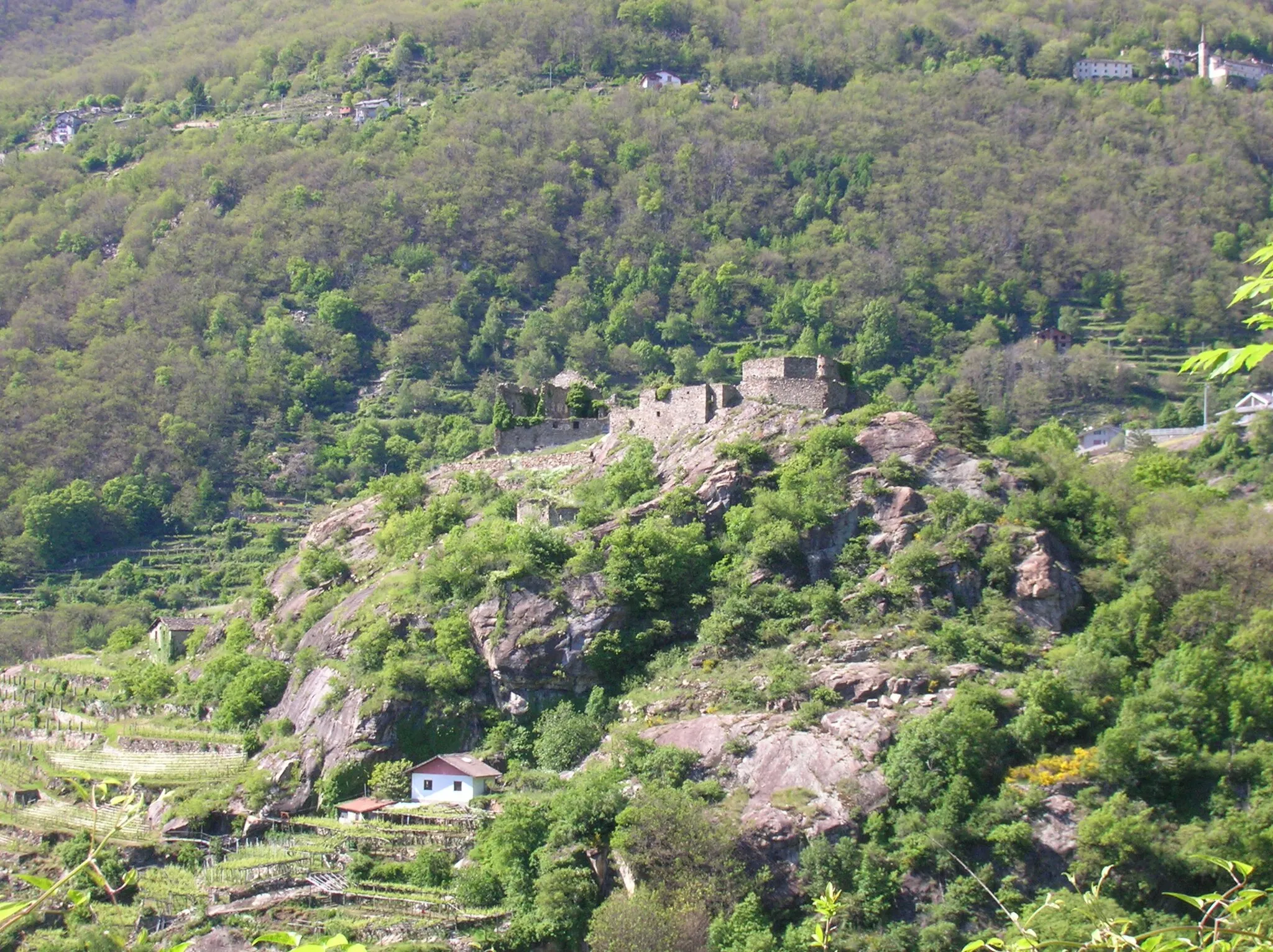 Photo showing: Castellaccio di Pont-Saint-Martin, Valle d'Aosta, Italia.