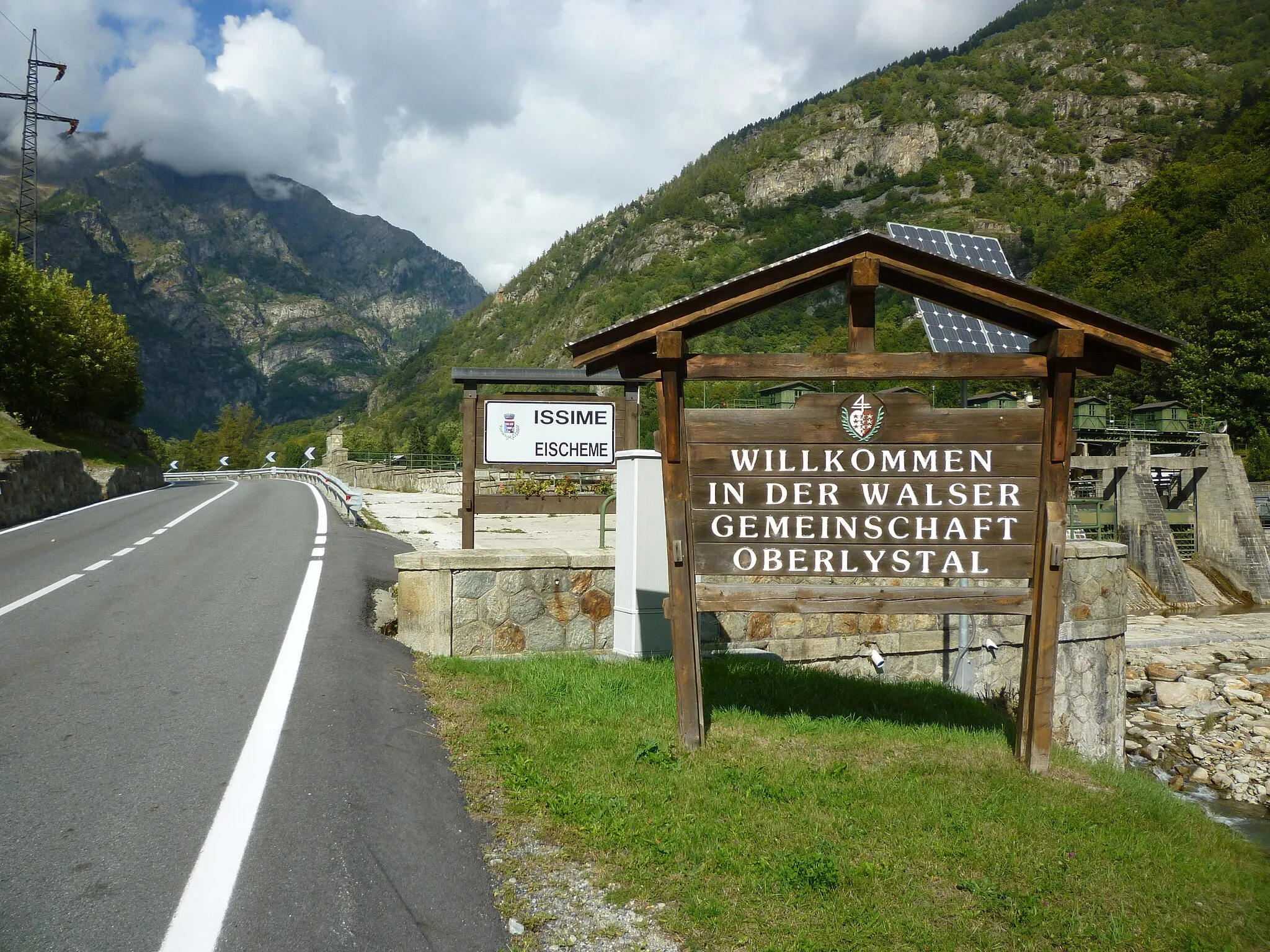 Photo showing: Entrance of Walsergemeinschaft Oberlystal in Aosta Valley (Italy)