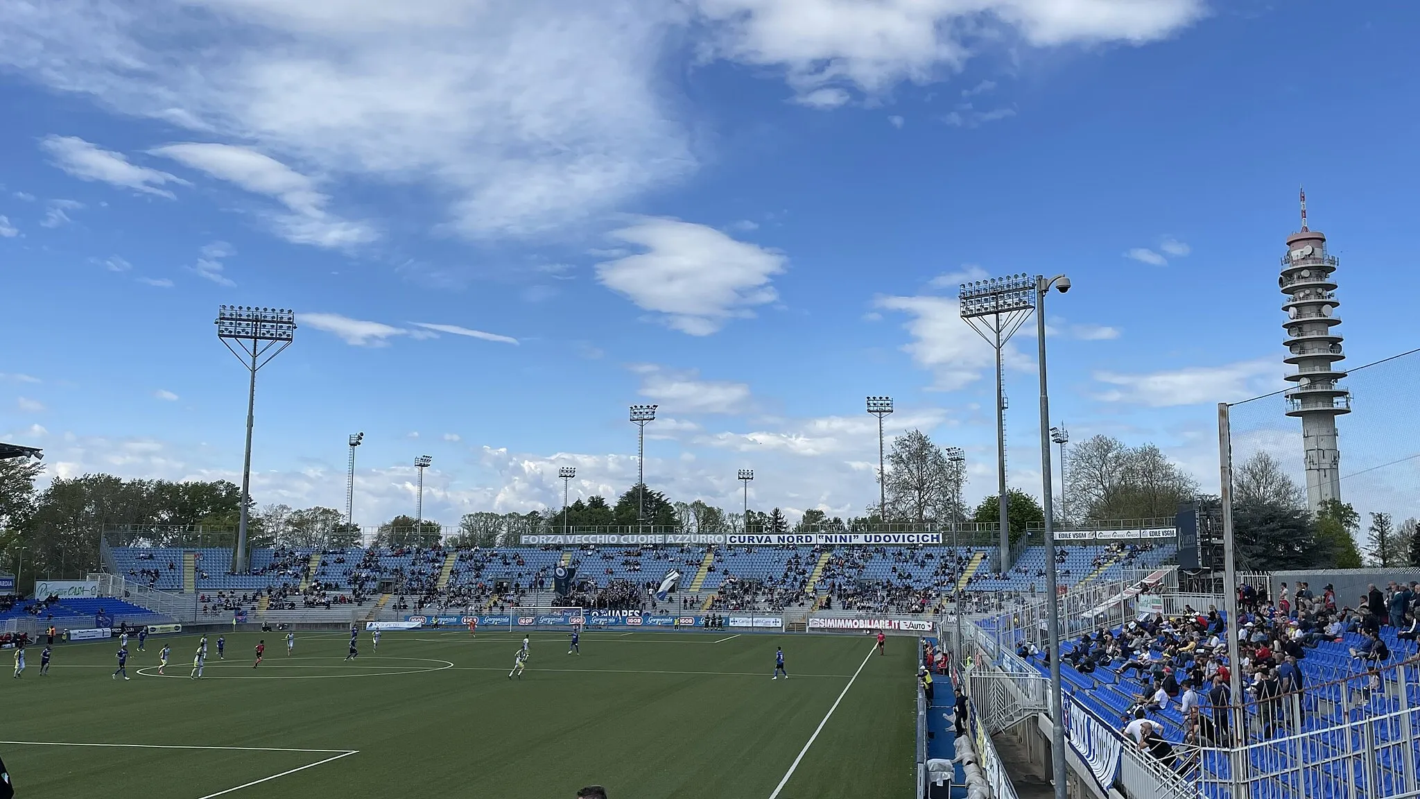 Photo showing: la curva nord "Nini Udovicich" dello stadio Silvio Piola di Novara, sede della tifoseria organizzata azzurra