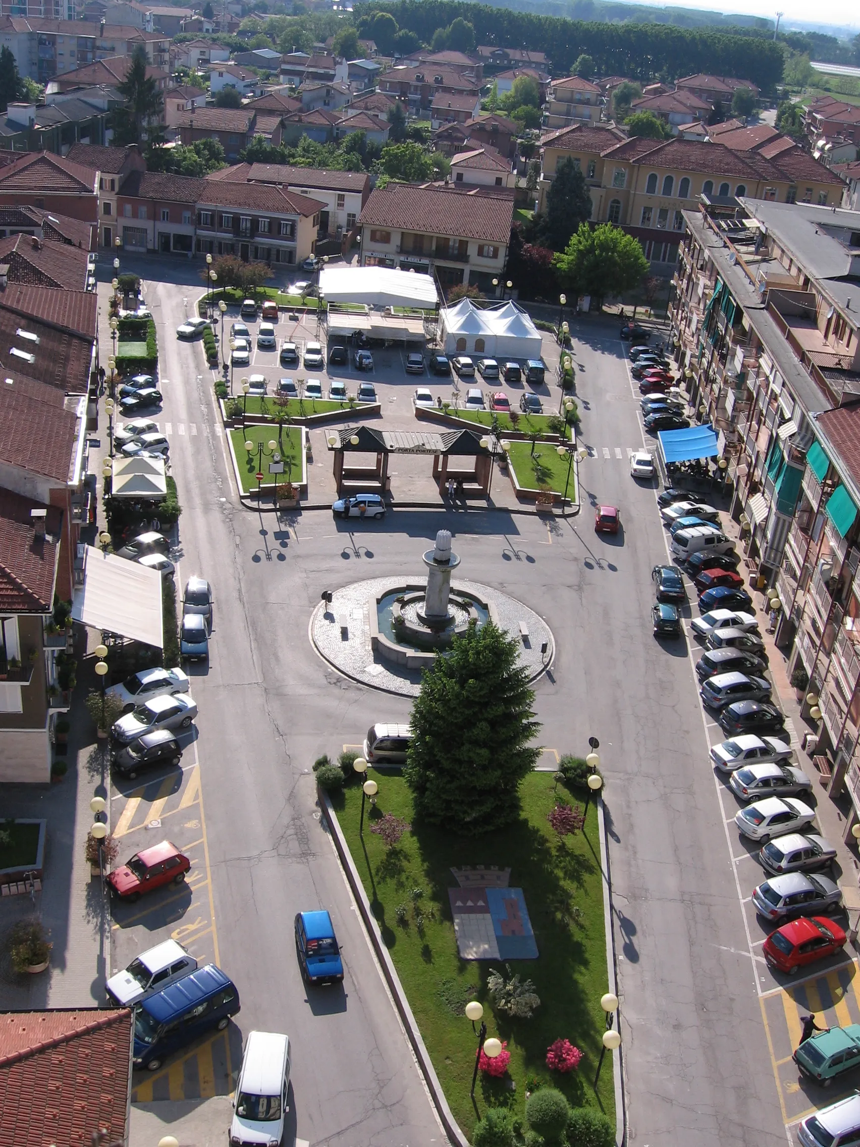 Photo showing: Santena - P.za Martiri della Libertà (vista dal campanile)