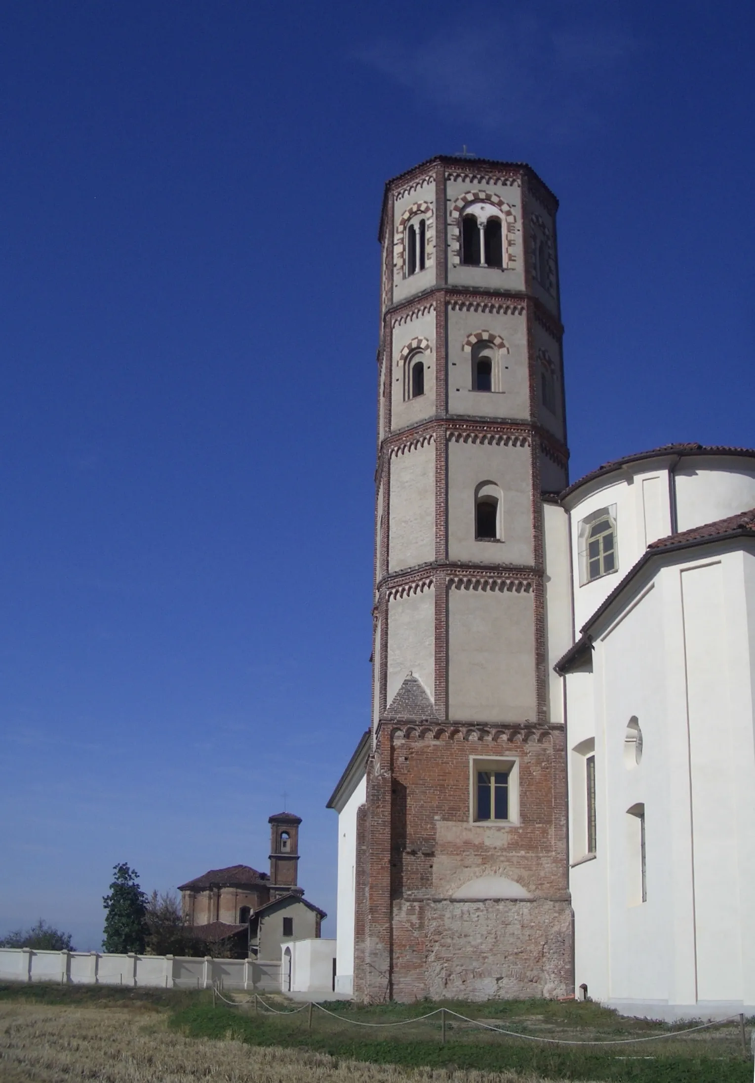 Photo showing: Campanile, XII century, Lucedio Abbey , Trino, Vercelli, Italy