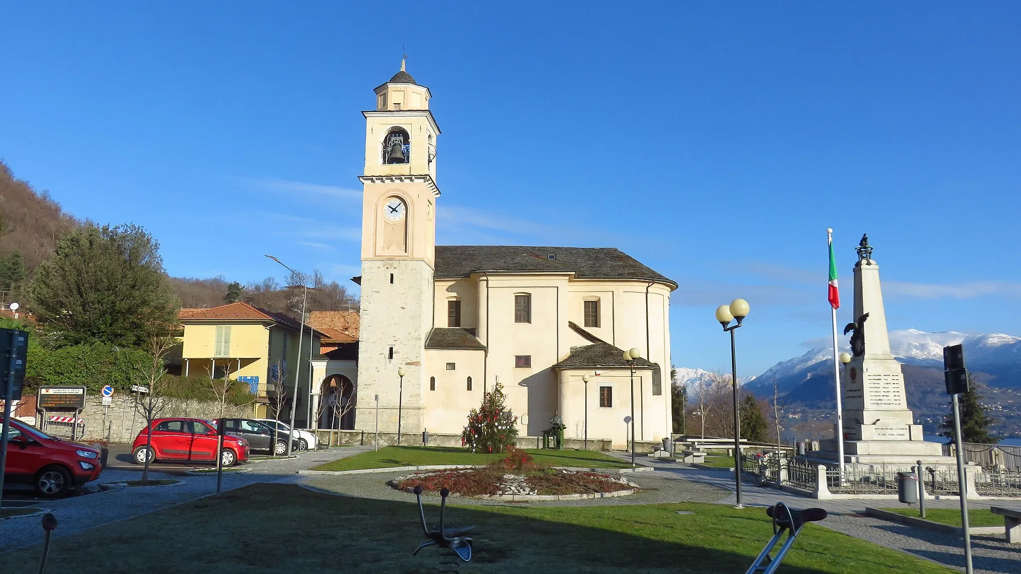 Photo showing: Alzo di Pella, la chiesa parrocchiale di San Giovanni Battista.