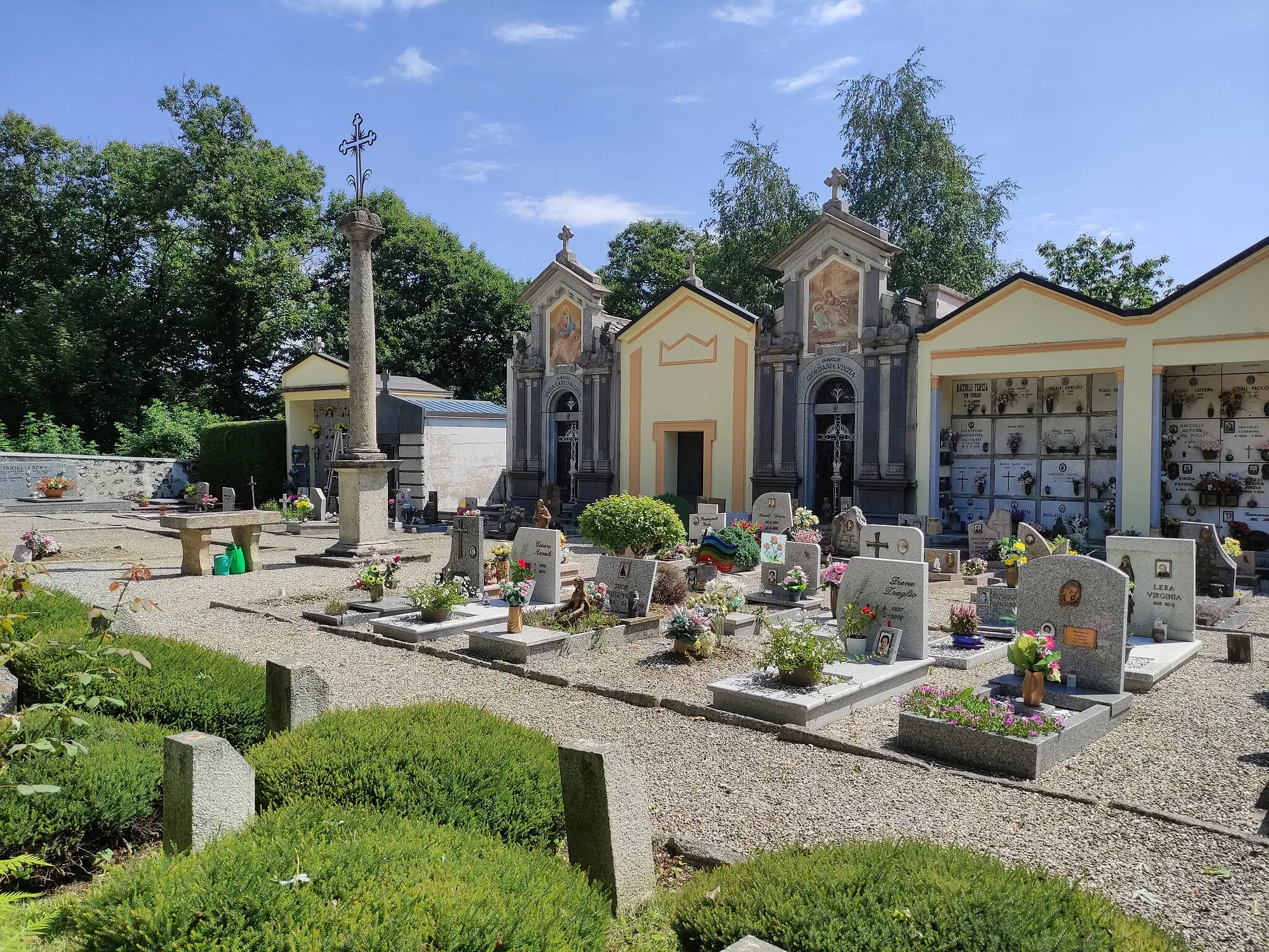 Photo showing: Cimitero di Boleto (Madonna del Sasso VB)