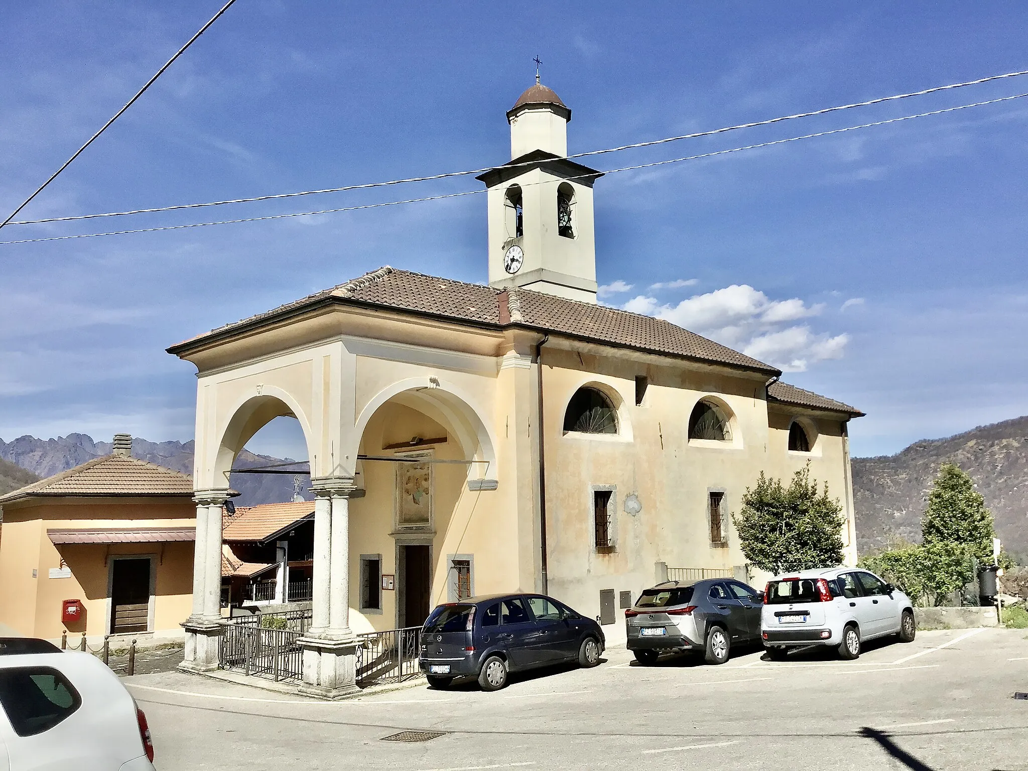 Photo showing: La chiesa nel paese di Gattugno di Omegna (VB)