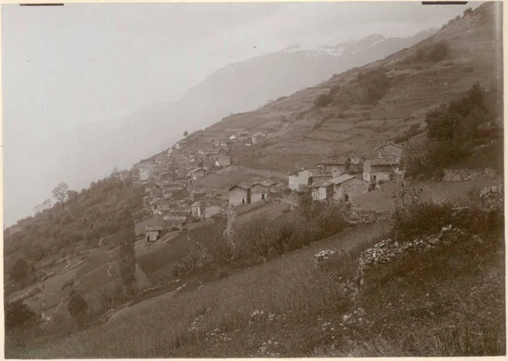 Photo showing: Maffiotto (piove ). Valle Di Susa, Maffiotto, Veduta Generale Da Est; 01-06-1913; stampa alla celloidina; 82X116