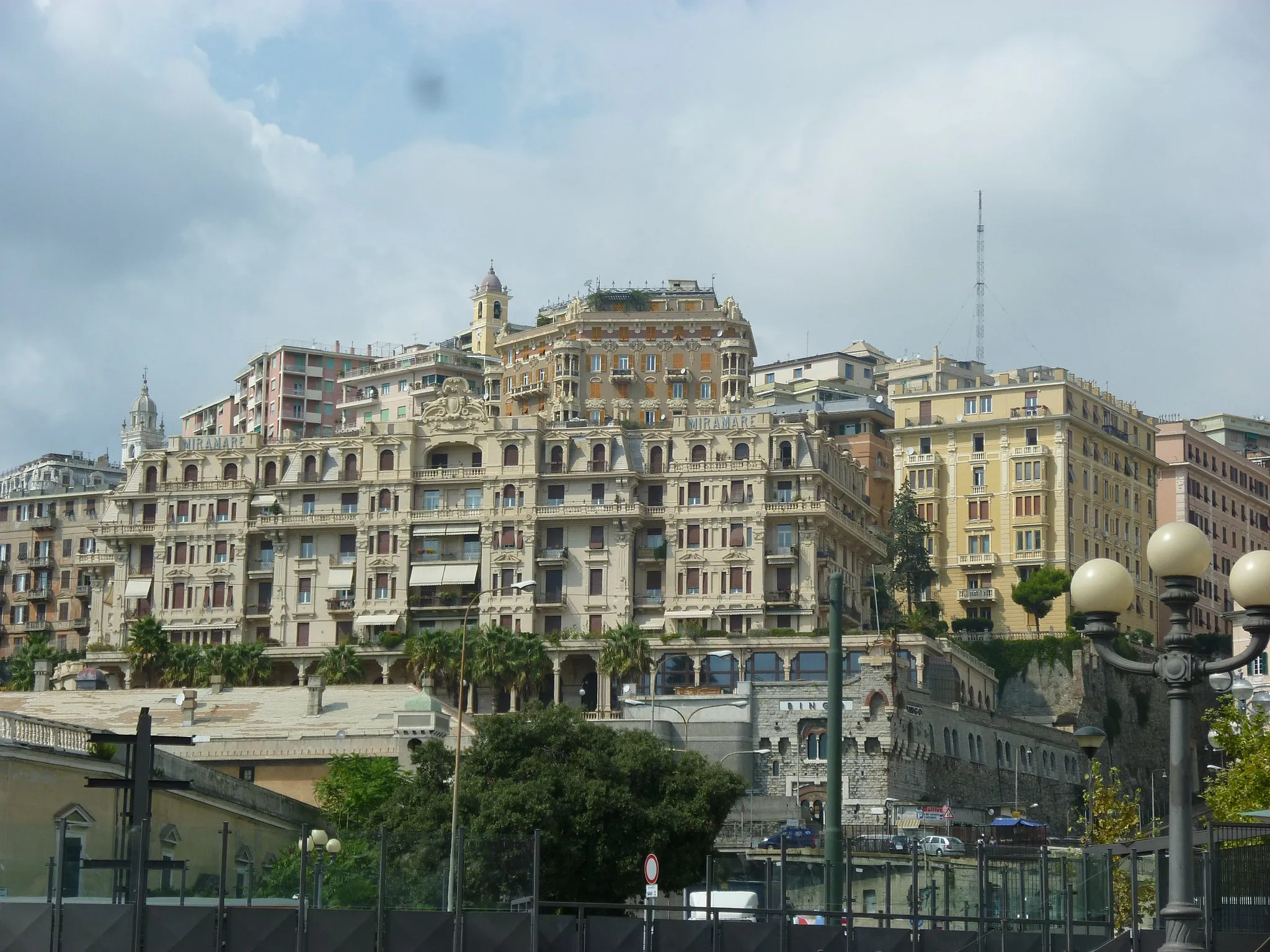 Photo showing: Genova, l'ex hotel Miramare, nei pressi della stazione Principe