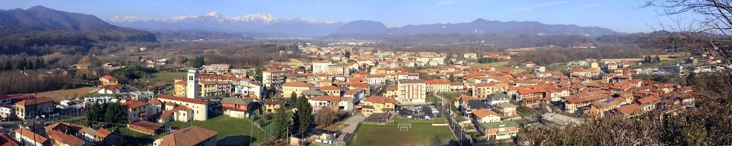 Photo showing: Panorama di Prato Sesia dal castello di Sopramonte