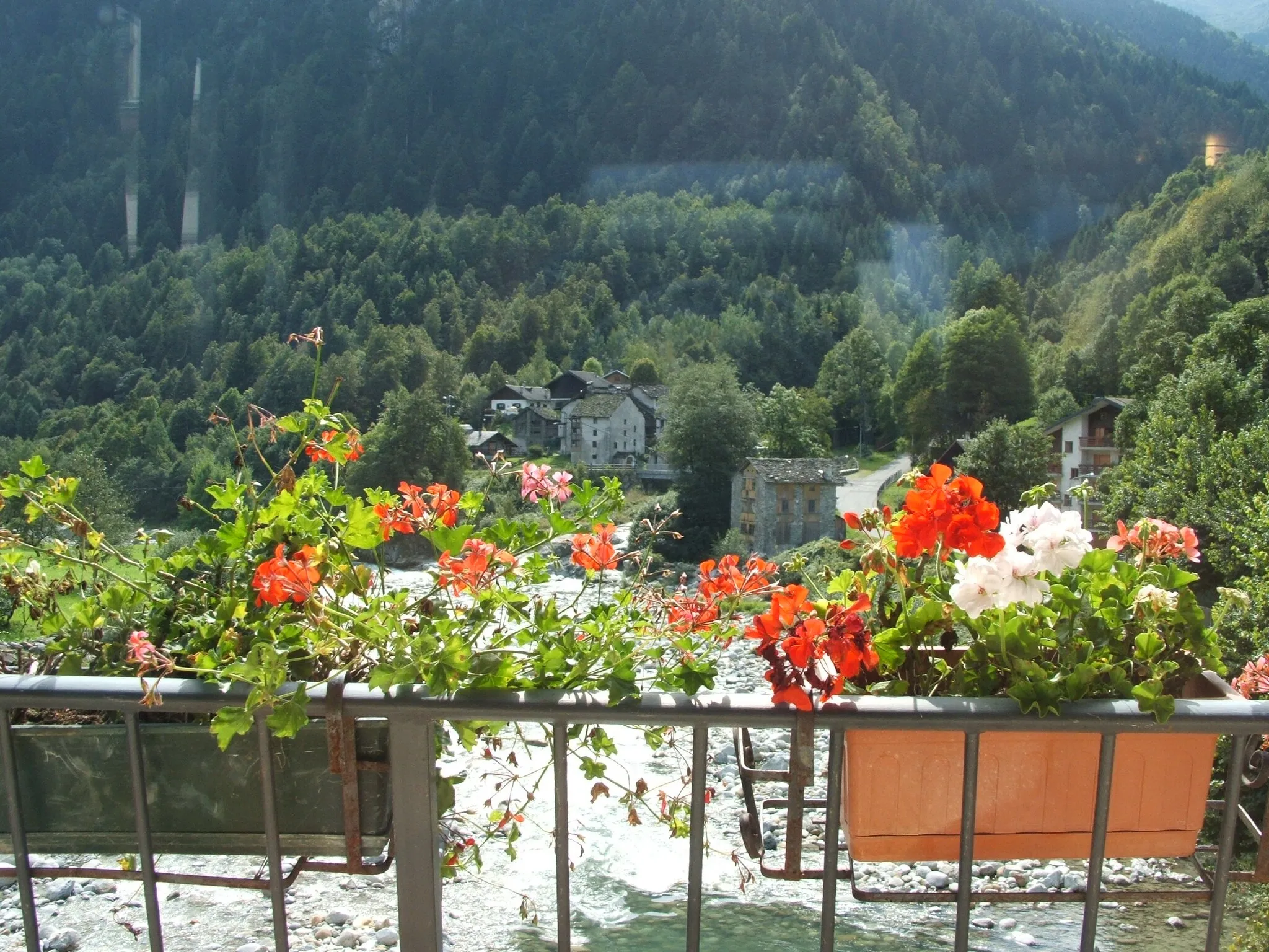 Photo showing: Immagine dal comune di Piode, Valsesia, provincia di Vercelli, Piemonte, Italia - panorama sul fiume Sesia.