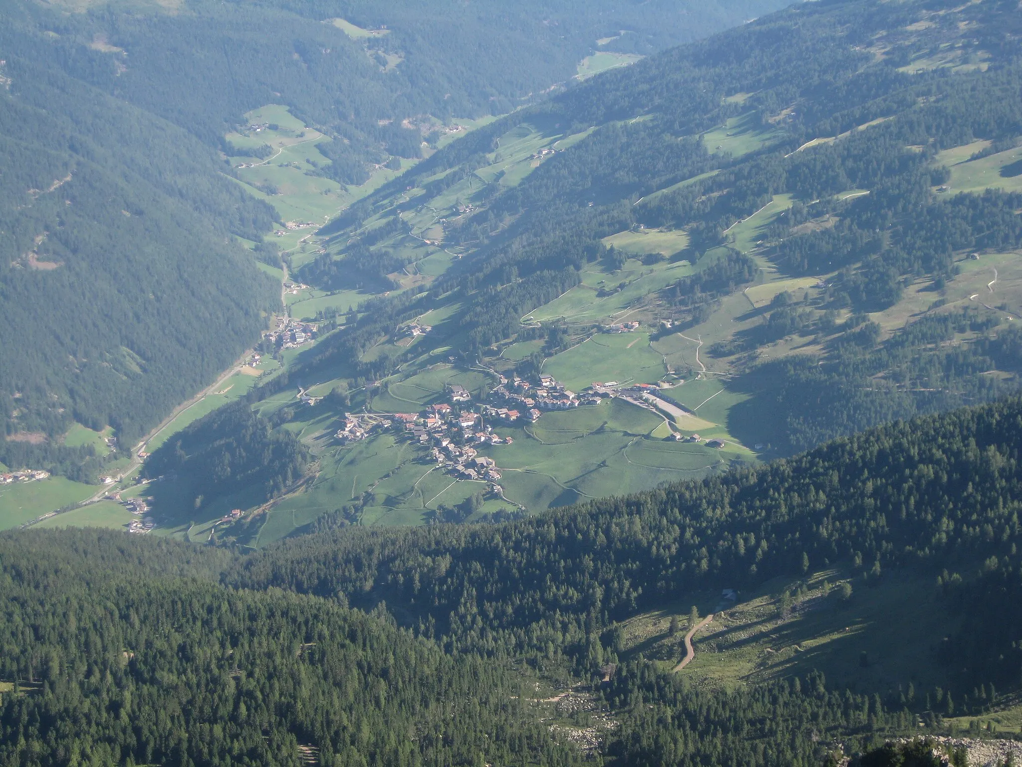 Photo showing: Reinswald in South Tyrol as seen from the Villanderer Berg